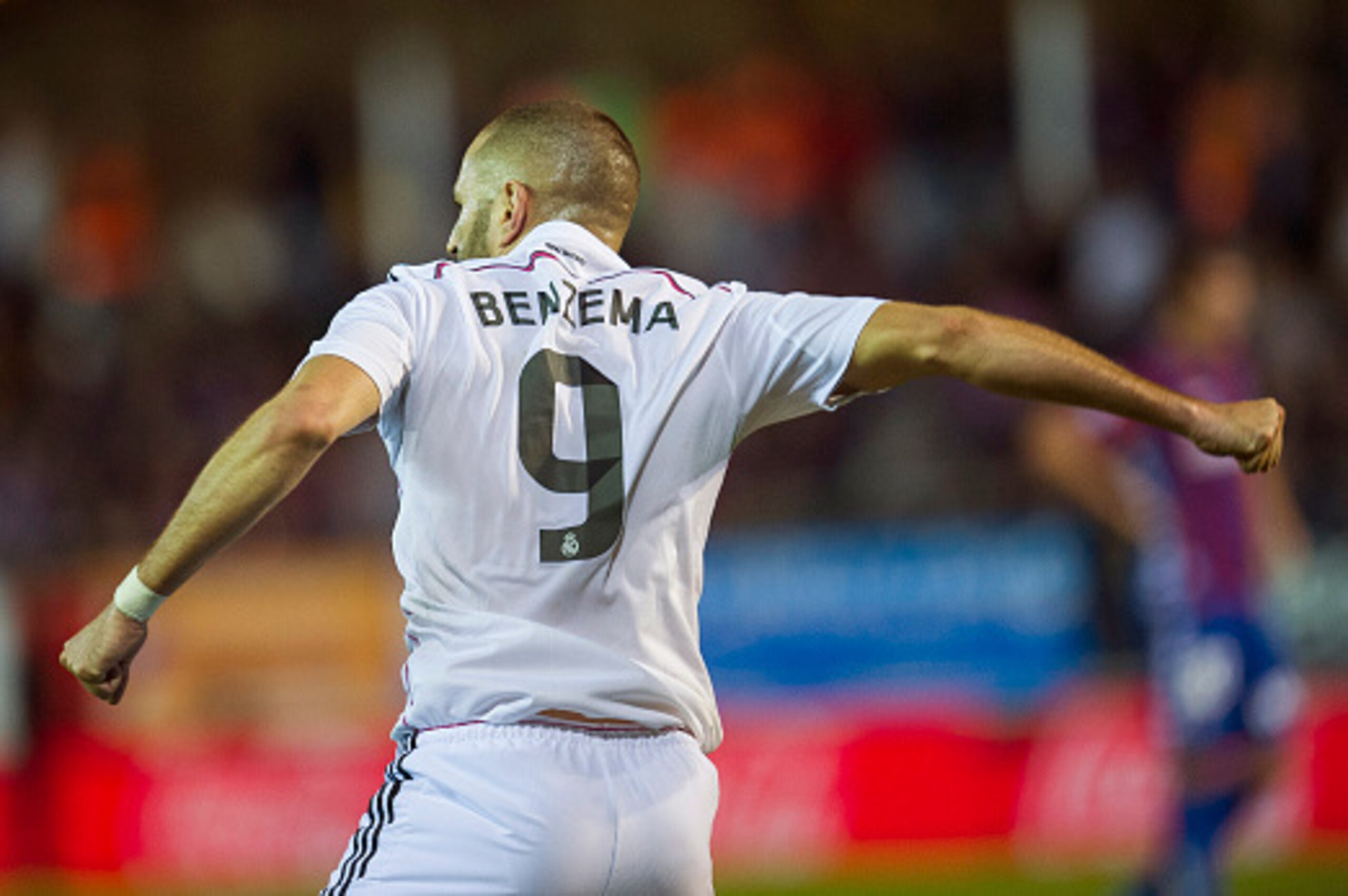 EIBAR, SPAIN - NOVEMBER 22: Karim Benzema of Real Madrid celebrates after scoring during the La Liga match between SD Eibar and Real Madrid at Ipurua Municipal Stadium on November 22, 2014 in Eibar, Spain.  (Photo by Juan Manuel Serrano Arce/Getty Images)