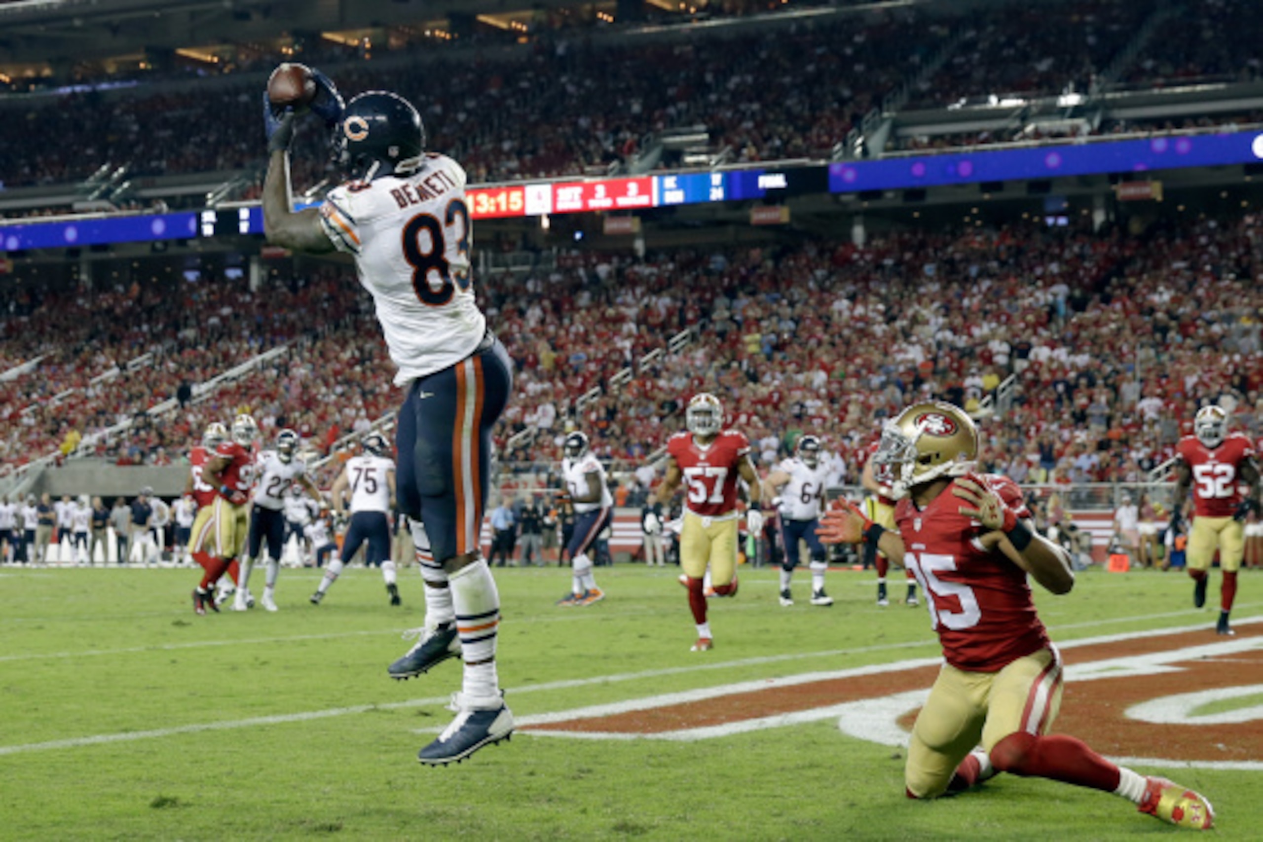 SANTA CLARA, CA - SEPTEMBER 14:  Tight end Martellus Bennett #83 of the Chicago Bears catches a touchdown during the third quarter of their game against the San Francisco 49ers at Levi's Stadium on September 14, 2014 in Santa Clara, California.  (Photo by