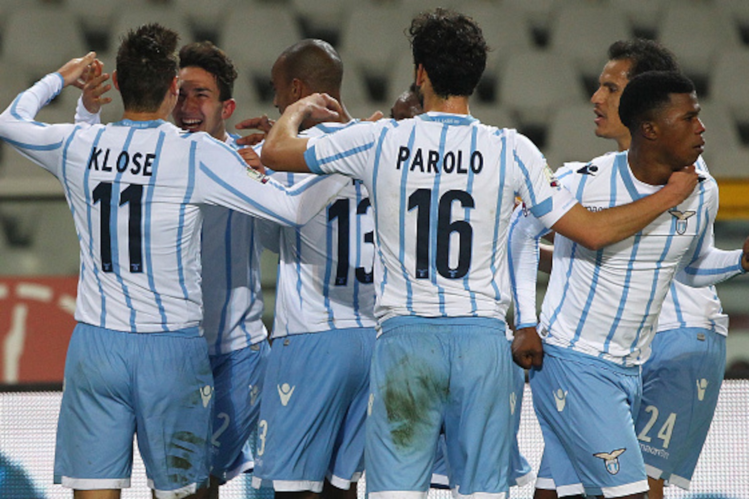 TURIN, ITALY - JANUARY 14:  Miroslav Klose #11 of SS Lazio celebrates with his team-mates after scoring his goal during the TIM Cup match between Torino FC and SS Lazio  at Stadio Olimpico di Torino on January 14, 2015 in Turin, Italy.  (Photo by Marco Lu
