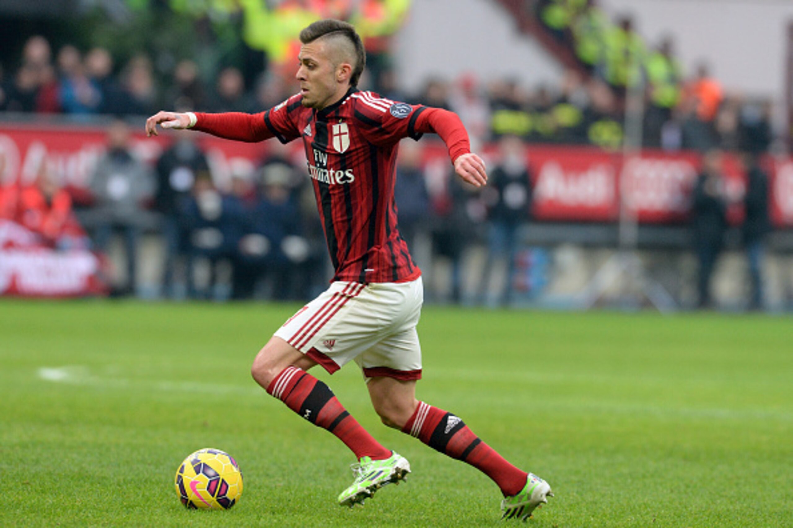 MILAN, ITALY - JANUARY 18:  Jeremy Menez of AC Milan in action during the Serie A match between AC Milan and Atalanta BC at Stadio Giuseppe Meazza on January 18, 2015 in Milan, Italy.  (Photo by Pier Marco Tacca/Getty Images)