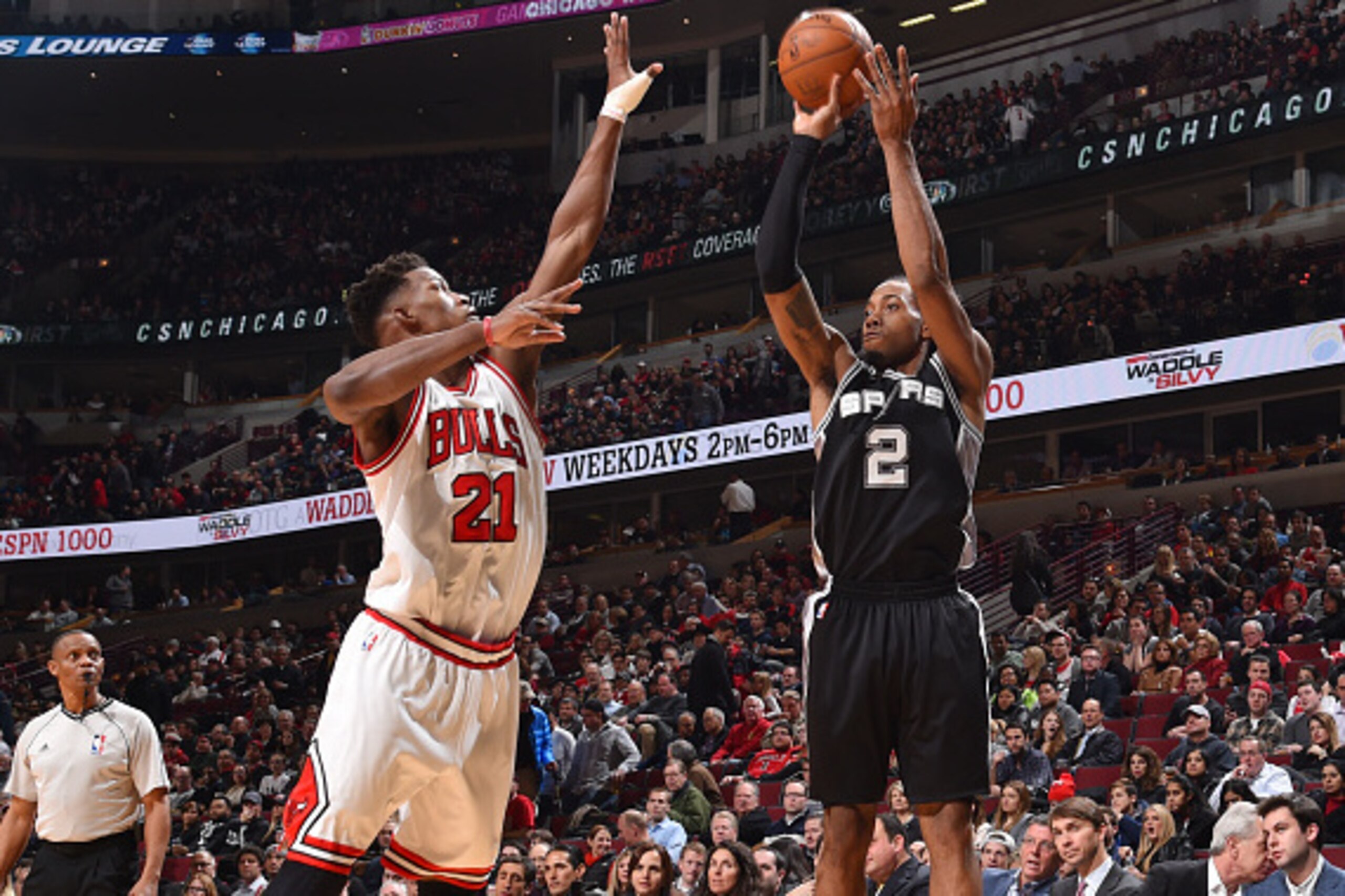 CHICAGO,IL - JANUARY 22: Kawhi Leonard #2 of the San Antonio Spurs shots the ball against the Chicago Bulls at the United Center on January 21, 2015 in Chicago, Illinois . NOTE TO USER: User expressly acknowledges and agrees that, by downloading and/or us