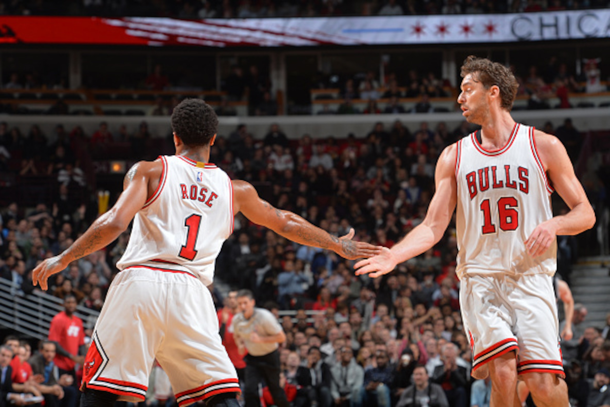 CHICAGO,IL - JANUARY 22: Derrick Rose #1 and Pau Gasol #16 of the Chicago Bulls shake hands after a great play against the San Antonio Spurs at the United Center on January 21, 2015 in Chicago, Illinois . NOTE TO USER: User expressly acknowledges and agre