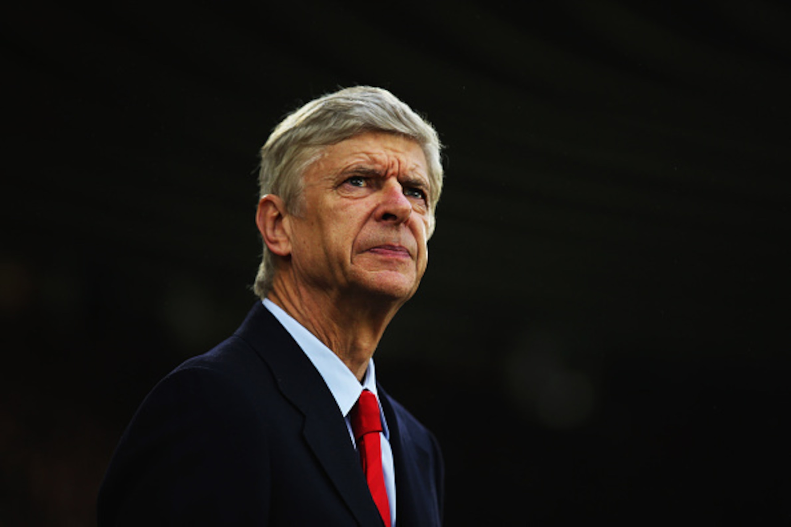 SOUTHAMPTON, ENGLAND - JANUARY 01:  Arsene Wenger manager of Arsenal looks on prior to the Barclays Premier League match between Southampton and Arsenal at St Mary's Stadium on January 1, 2015 in Southampton, England.  (Photo by Bryn Lennon/Getty Images)