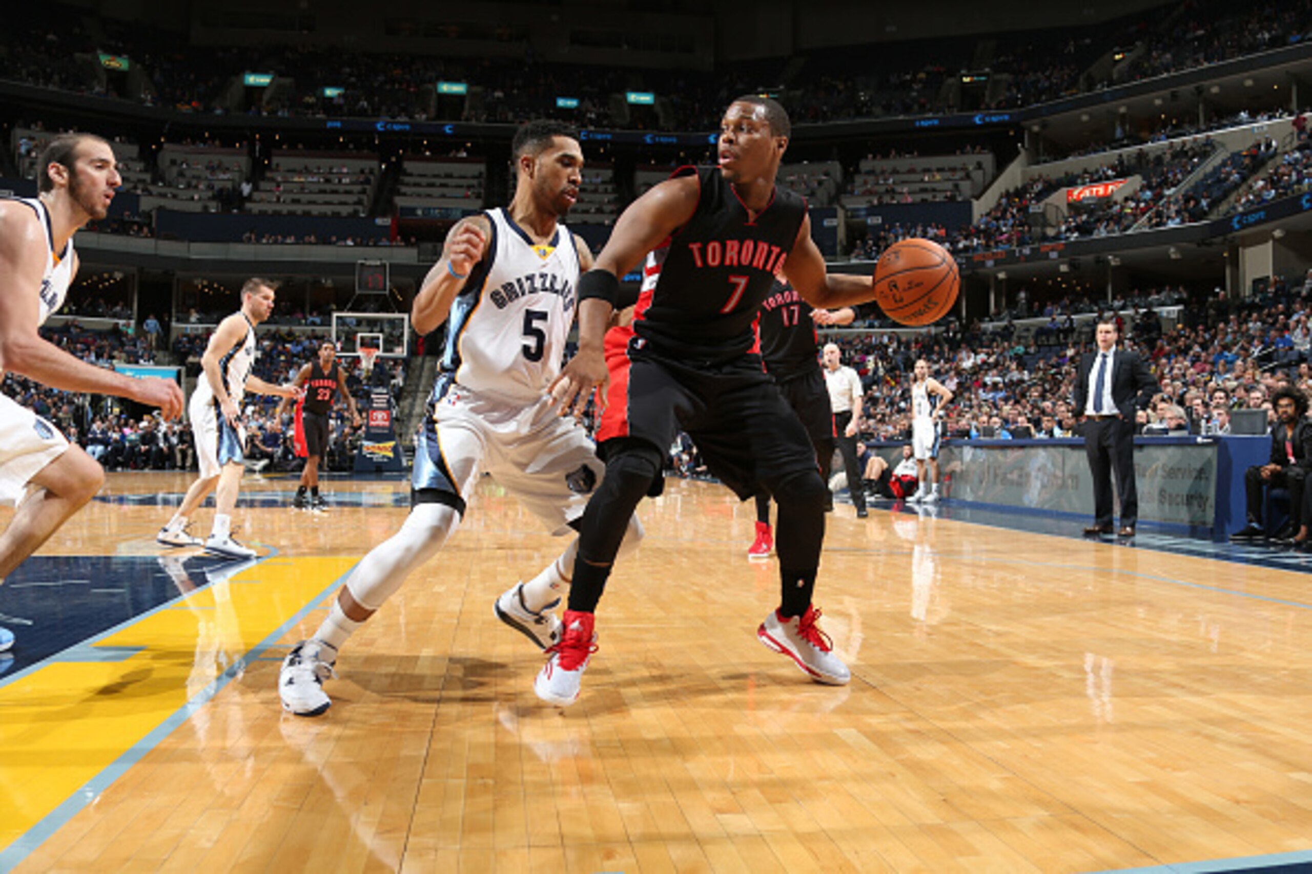 MEMPHIS, TN - JANUARY 21:  Kyle Lowry #7 of the Toronto Raptors handles the ball against Courtney Lee #5 of the Memphis Grizzlies on January 21, 2015 at the FedExForum in Memphis, Tennessee.  NOTE TO USER: User expressly acknowledges and agrees that, by d
