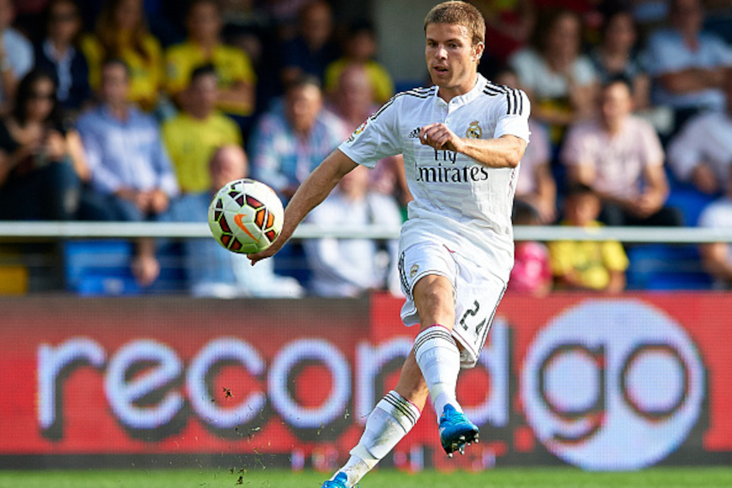 VILLARREAL, SPAIN - SEPTEMBER 27:  Asier Illarramendi of Real Madrid in action during the La Liga match between Villarreal CF and Real Madrid at El Madrigal on September 27, 2014 in Villarreal, Spain.  (Photo by Manuel Queimadelos Alonso/Getty Images)