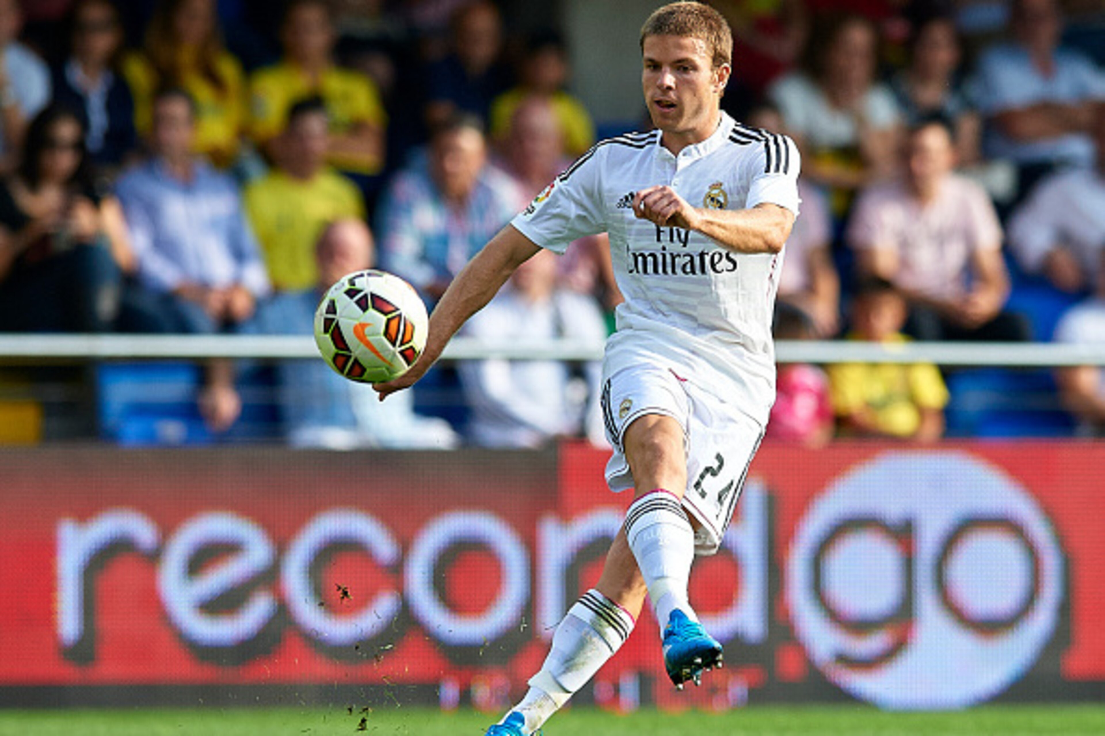 VILLARREAL, SPAIN - SEPTEMBER 27:  Asier Illarramendi of Real Madrid in action during the La Liga match between Villarreal CF and Real Madrid at El Madrigal on September 27, 2014 in Villarreal, Spain.  (Photo by Manuel Queimadelos Alonso/Getty Images)