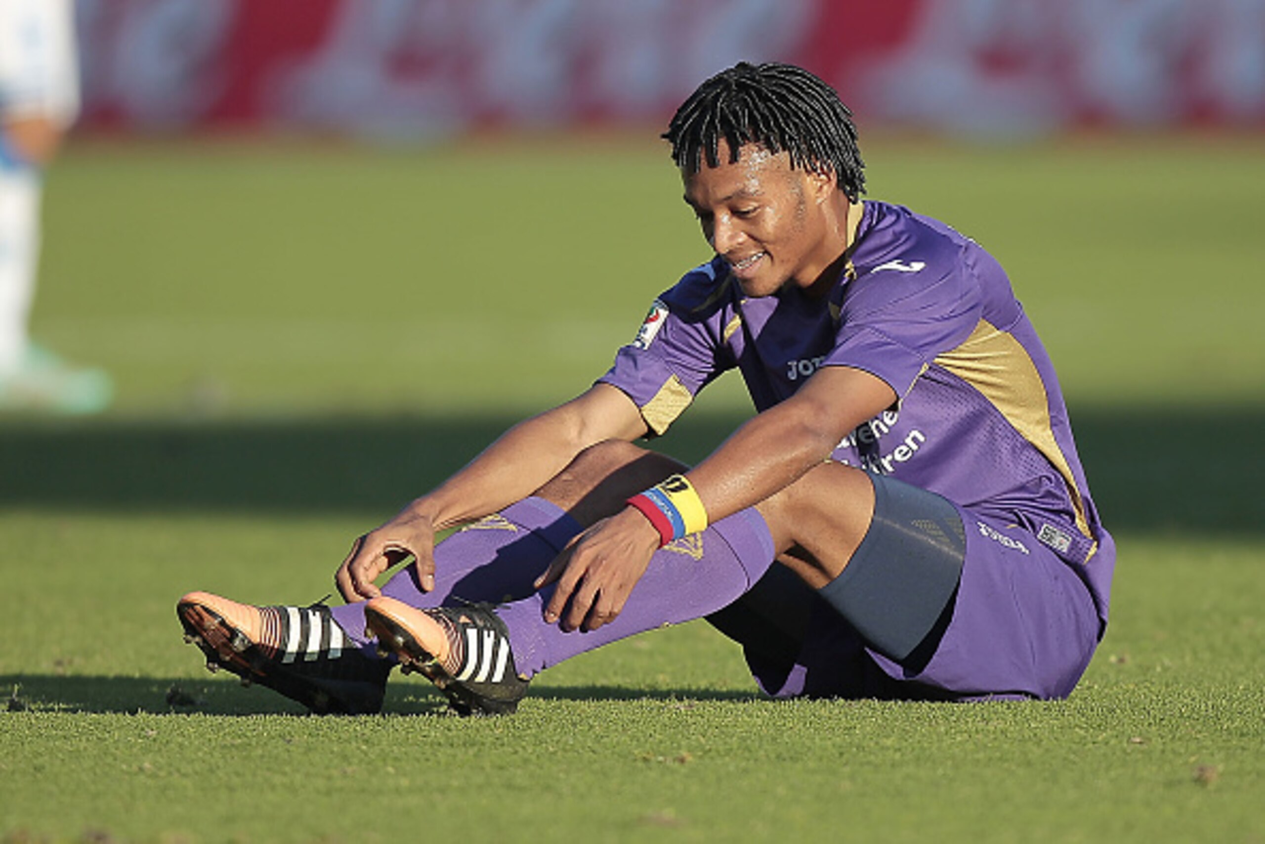 FLORENCE, ITALY - DECEMBER 21: Guillermo Cuadrado of ACF Fiorentina shows his dejection during the Serie A match betweeen ACF Fiorentina and Empoli FC at Stadio Artemio Franchi on December 21, 2014 in Florence, Italy.  (Photo by Gabriele Maltinti/Getty Im