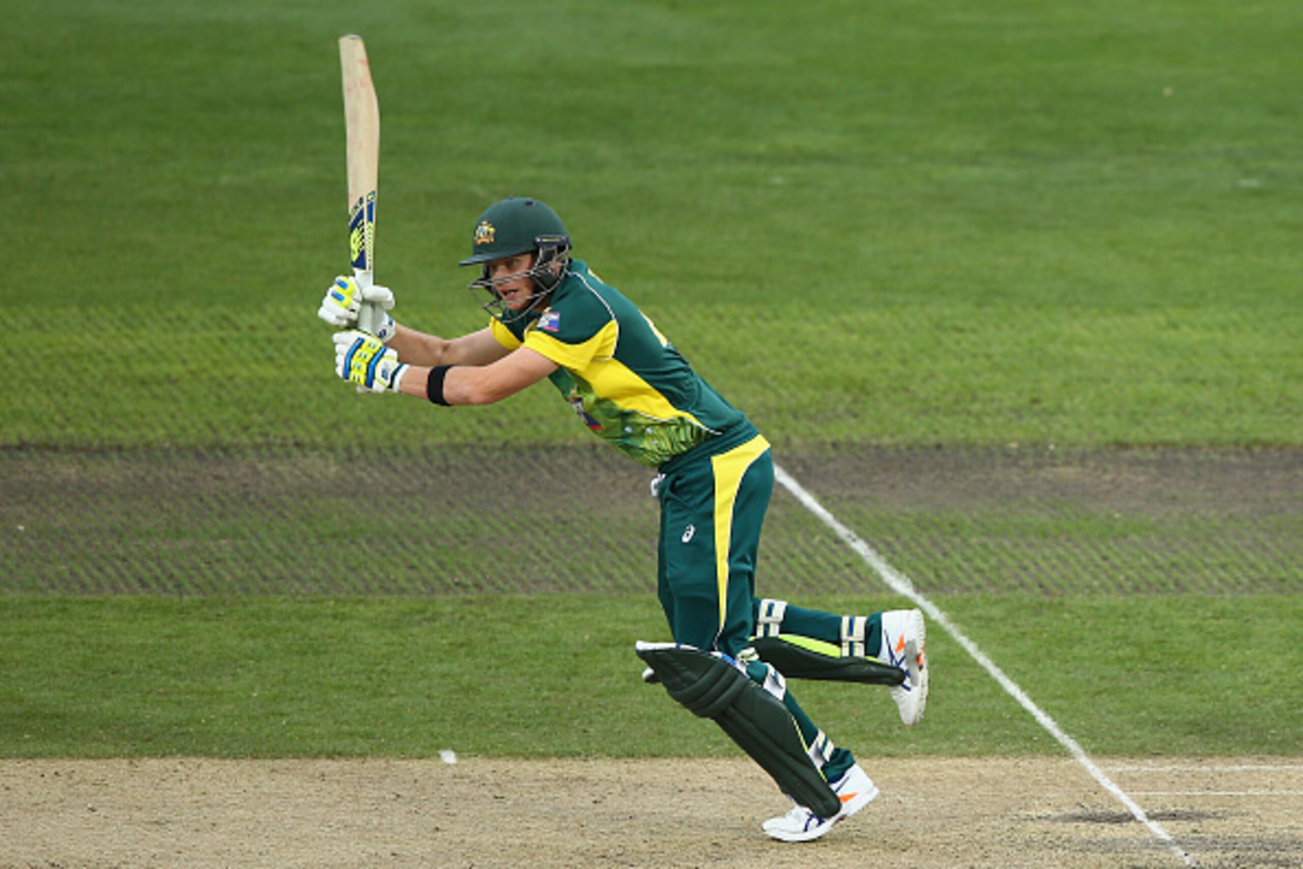 HOBART, AUSTRALIA - JANUARY 23:  Steve Smith of Australia bats during the One Day International Tri Series match between Australia and England at Blundstone Arena on January 23, 2015 in Hobart, Australia.  (Photo by Robert Cianflone/Getty Images)