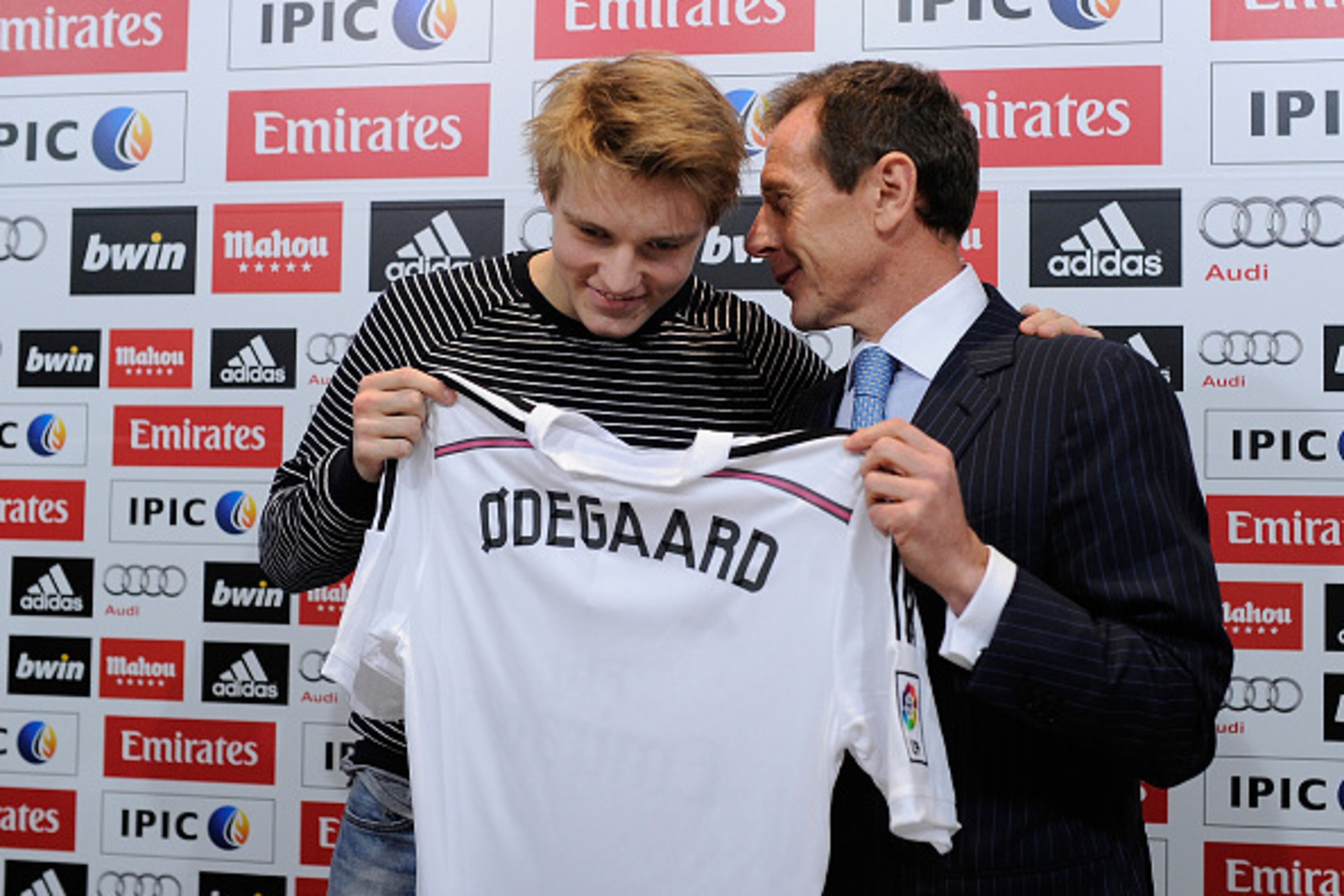 MADRID, SPAIN - JANUARY 22:  Martin Odegaard from Norway holds his new Real Madrid shirt with former Real player Emilio Butragueno during a press conference at Real Madrid's Valdebebas training grounds after he signed with Real on January 22, 2015 in Madr