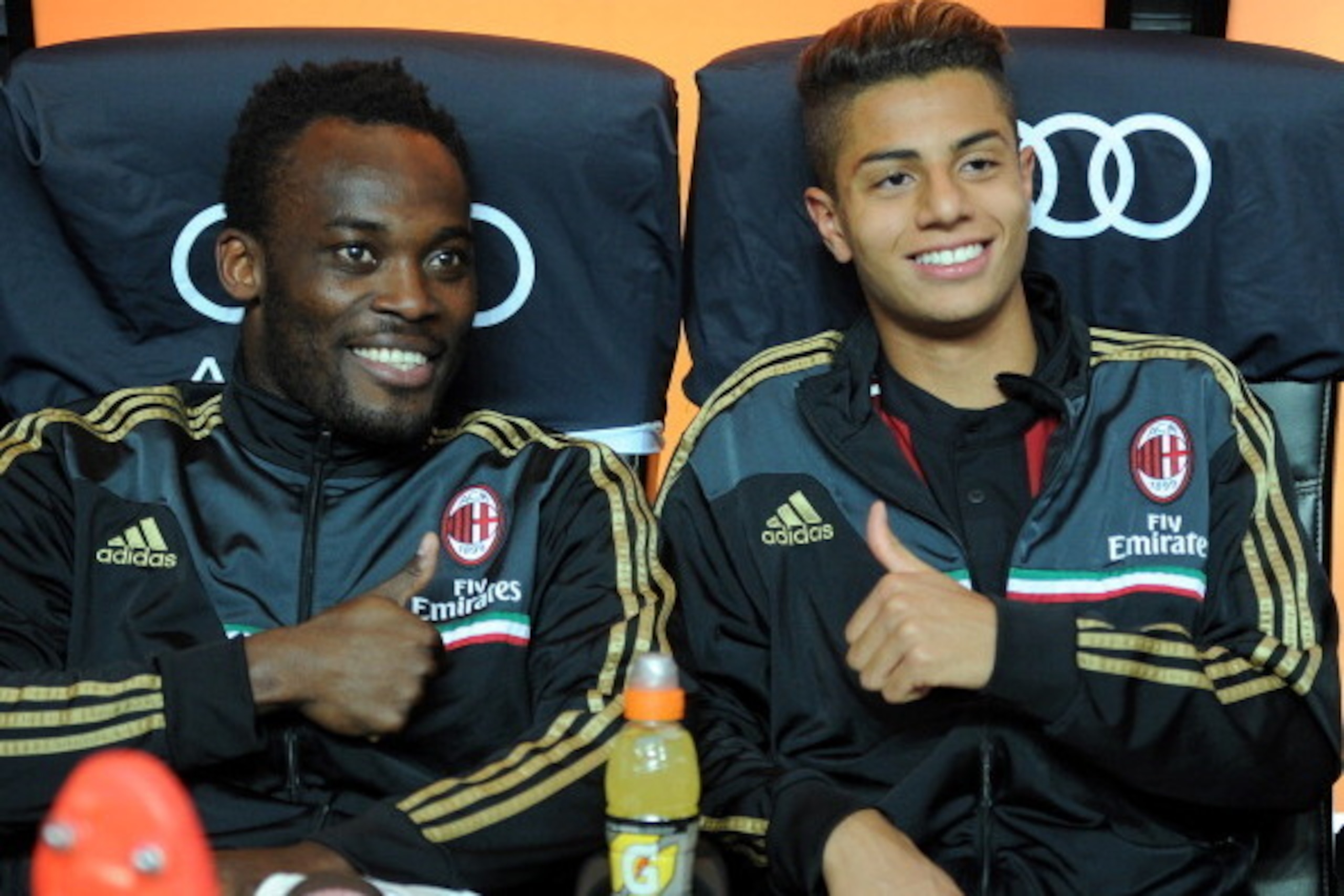 MILAN, ITALY - MAY 18:  Michael Essien (L) and Hachim Mastour of AC Milan prior to the Serie A match between AC Milan and US Sassuolo Calcio at San Siro Stadium on May 18, 2014 in Milan, Italy.  (Photo by Claudio Villa/Getty Images)