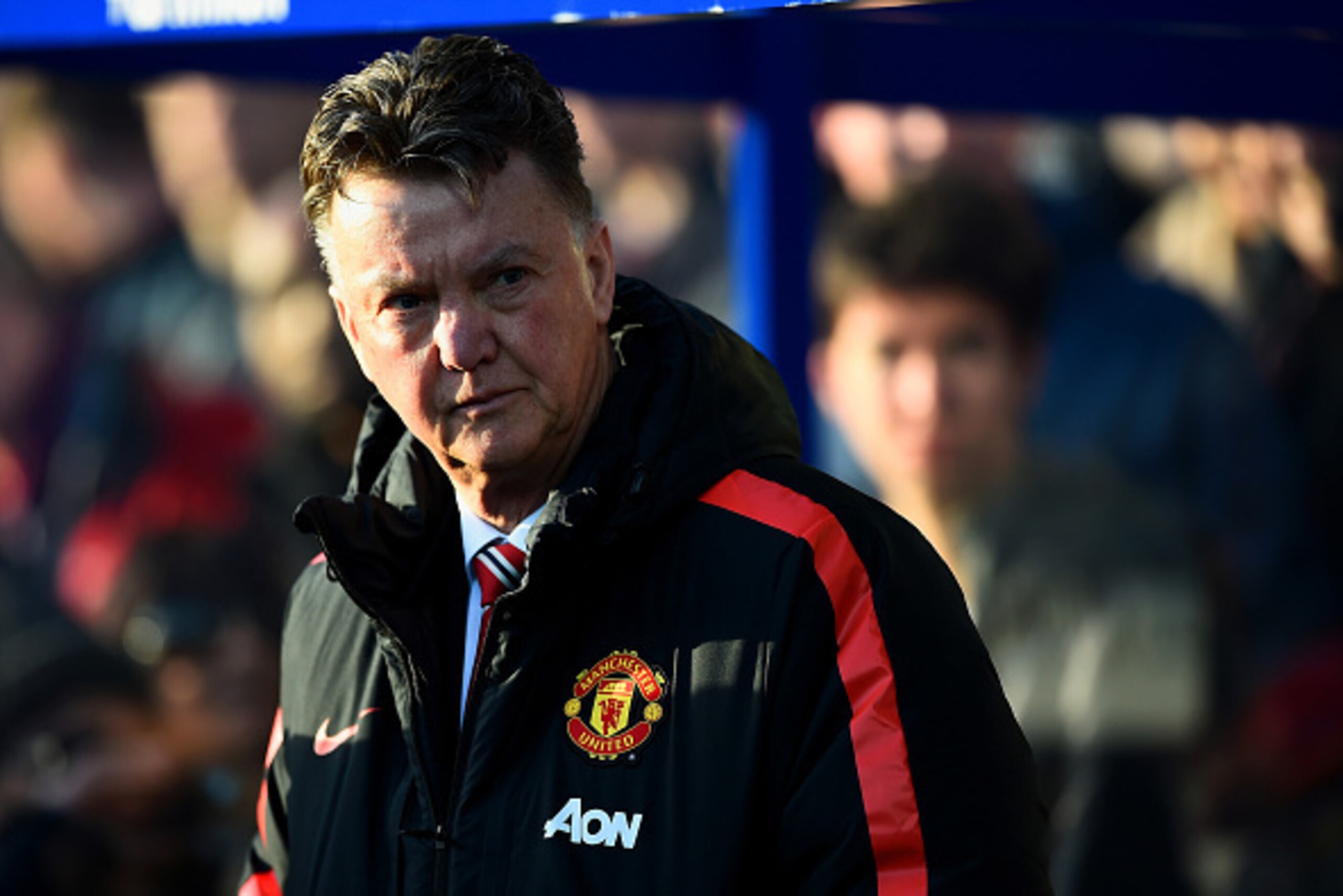 LONDON, ENGLAND - JANUARY 17:  Louis van Gaal, manager of Manchester United looks on before the Barclays Premier League match between Queens Park Rangers and Manchester United at Loftus Road on January 17, 2015 in London, England.  (Photo by Mike Hewitt/G