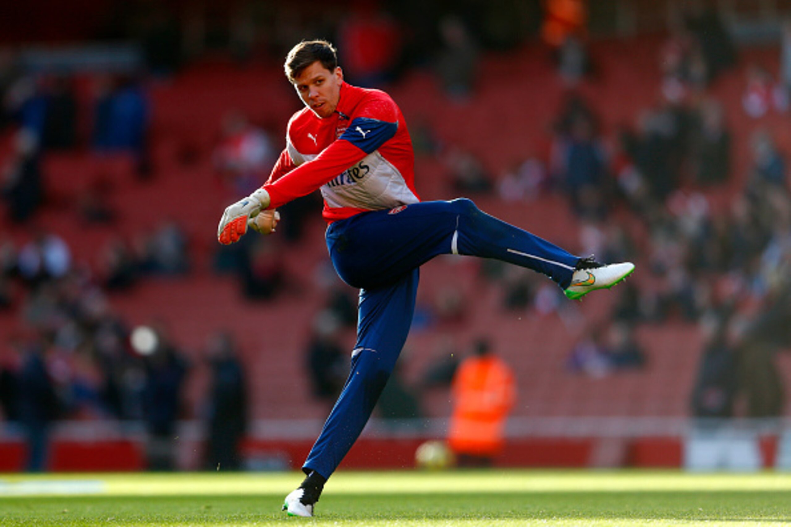 LONDON, ENGLAND - JANUARY 11:  Wojciech Szczesny of Arsenal takes part in the warm-up before the Barclays Premier League match between Arsenal and Stoke City at Emirates Stadium on January 11, 2015 in London, England.  (Photo by Julian Finney/Getty Images