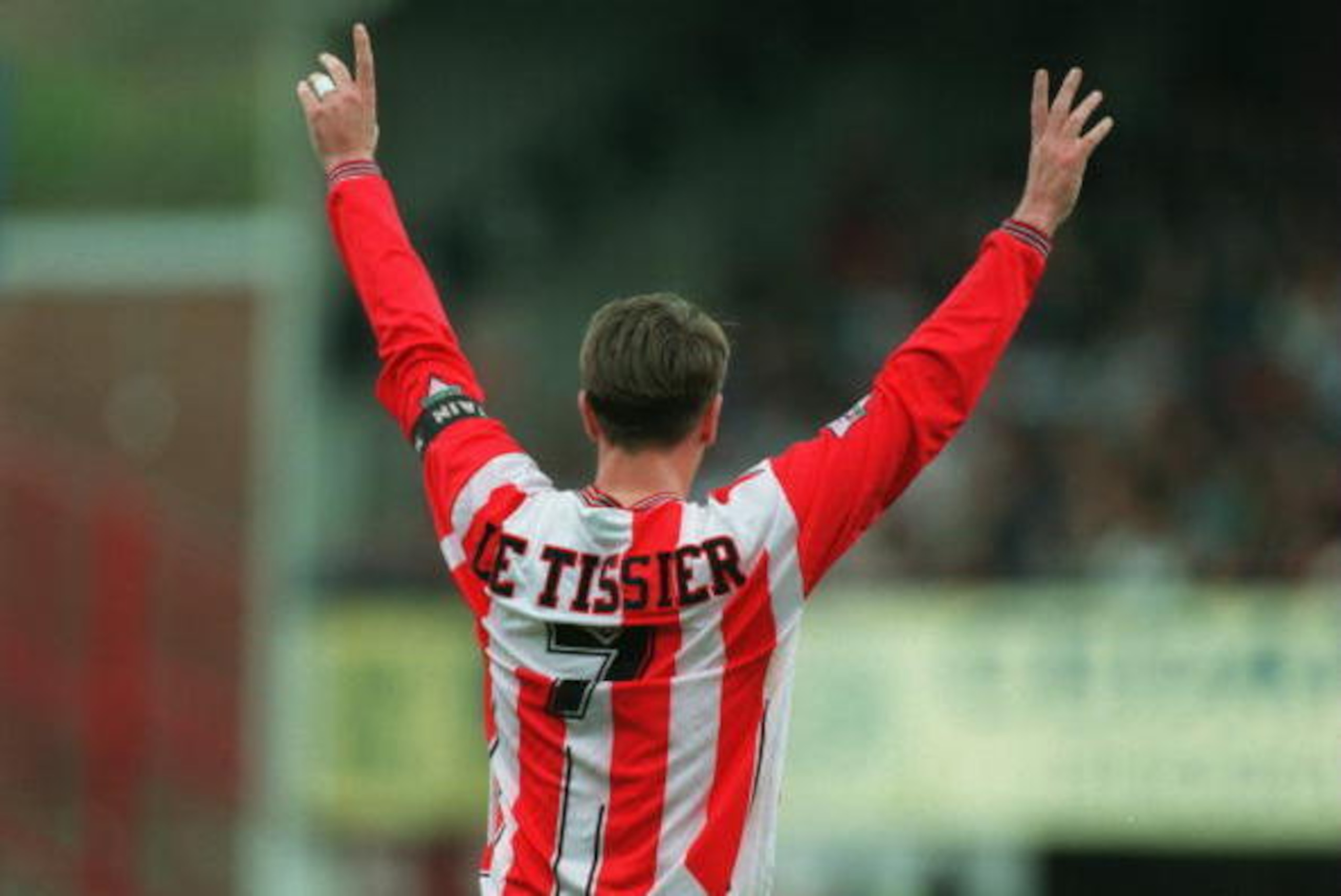 15 APR 1995:  MATTHEW LE TISSIER OF SOUTHAMPTON SALUTES THE FANS PRIOR TO A PREMIERSHIP MATCH AGAINST QUEENS PARK RANGERS AT THE DELL. SOUTHAMPTON WON THE GAME 2-1. Mandatory Credit: Mike Cooper/ALLSPORT