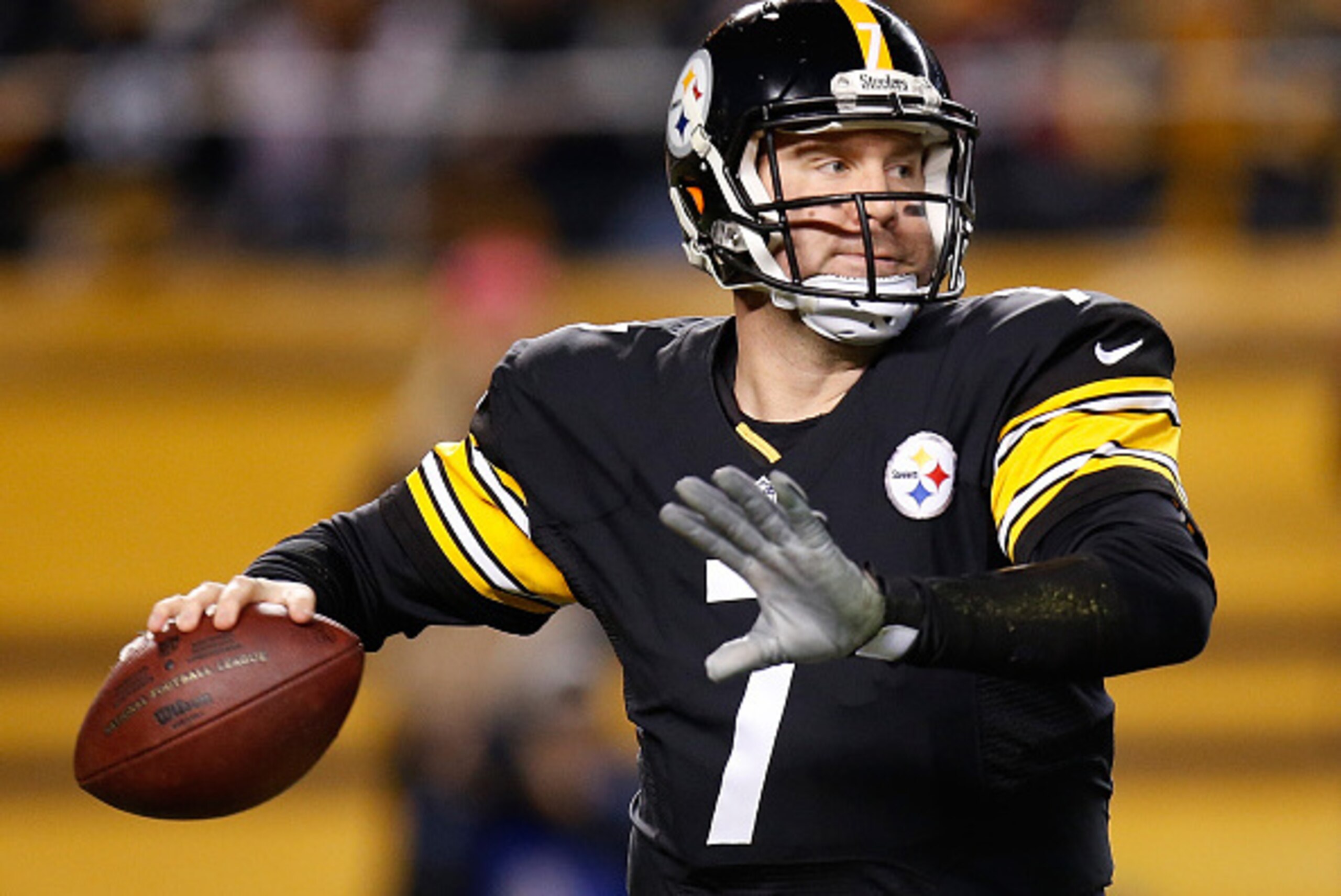 PITTSBURGH, PA - DECEMBER 28: Ben Roethlisberger #7 of the Pittsburgh Steelers looks to pass during the second quarter against the Cincinnati Bengals at Heinz Field on December 28, 2014 in Pittsburgh, Pennsylvania. (Photo by Gregory Shamus/Getty Images) PITTSBURGH, PA - DECEMBER 28: Ben Roethlisberger #7 of the Pittsburgh Steelers looks to pass during the second quarter against the Cincinnati Bengals at Heinz Field on December 28, 2014 in Pittsburgh, Pennsylvania. (Photo by Gregory Shamus/Getty Images)