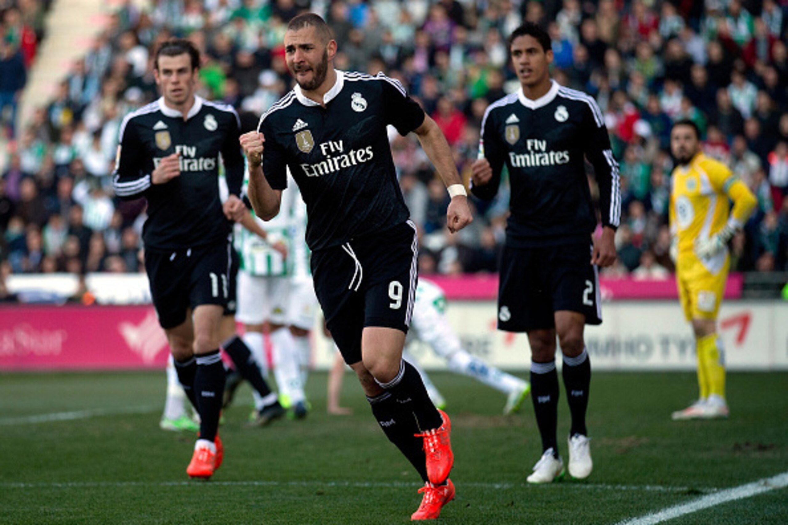 CORDOBA, SPAIN - JANUARY 24:  Karim Benzema of Real Madrid CF celebrates scoring their opening goal during the La Liga match between Cordoba CF and Real Madrid CF at El Arcangel stadium on January 24, 2015 in Cordoba, Spain.  (Photo by Gonzalo Arroyo More