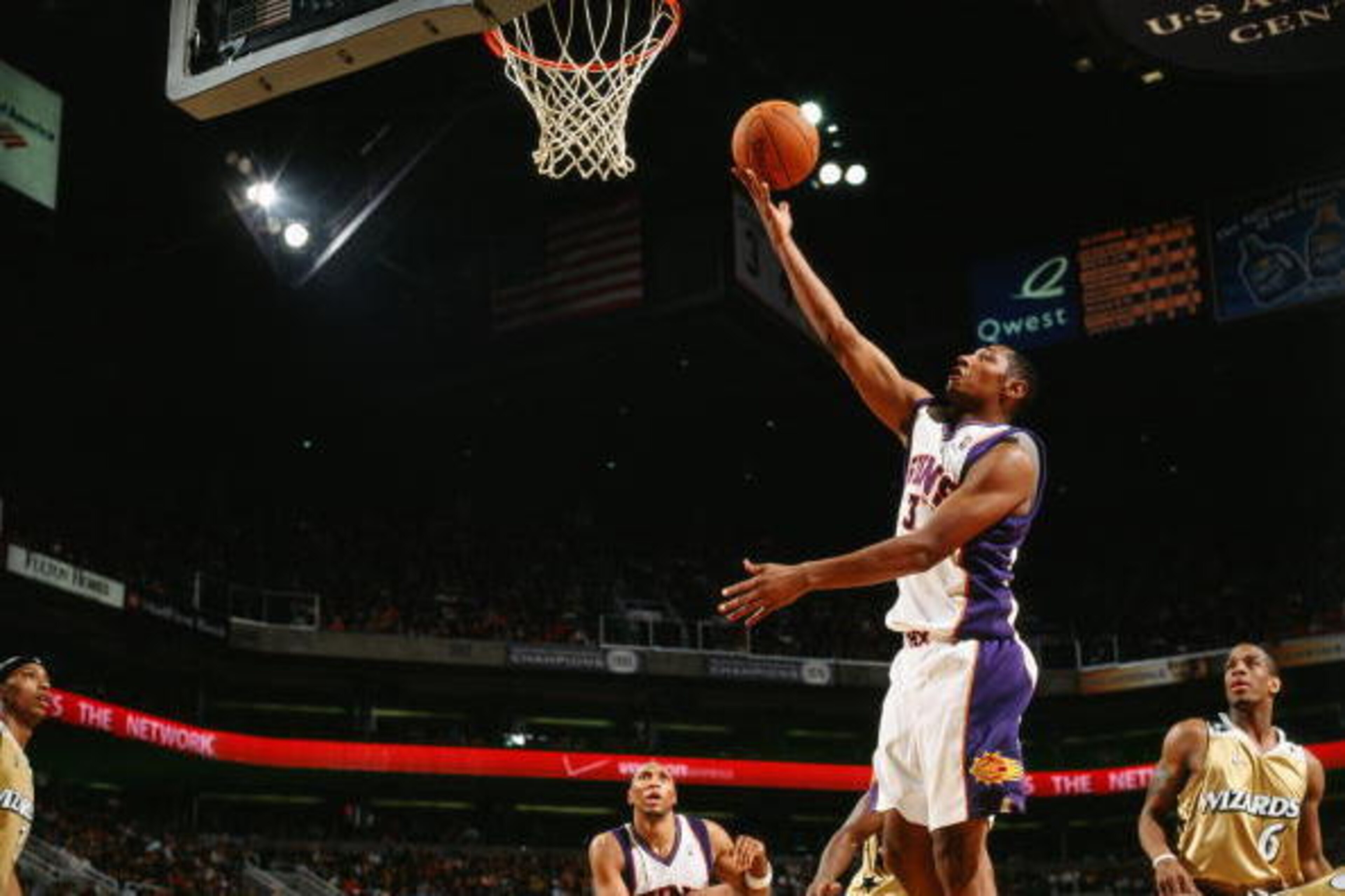 PHOENIX - DECEMBER 22:  Boris Diaw #3 of the Phoenix Suns shoots a layup during a game against the Washington Wizards at US Airways Center on December 22, 2006 in Phoenix, Arizona.  The Wizards won 144-139 in overtime. NOTE TO USER: User expressly acknowl