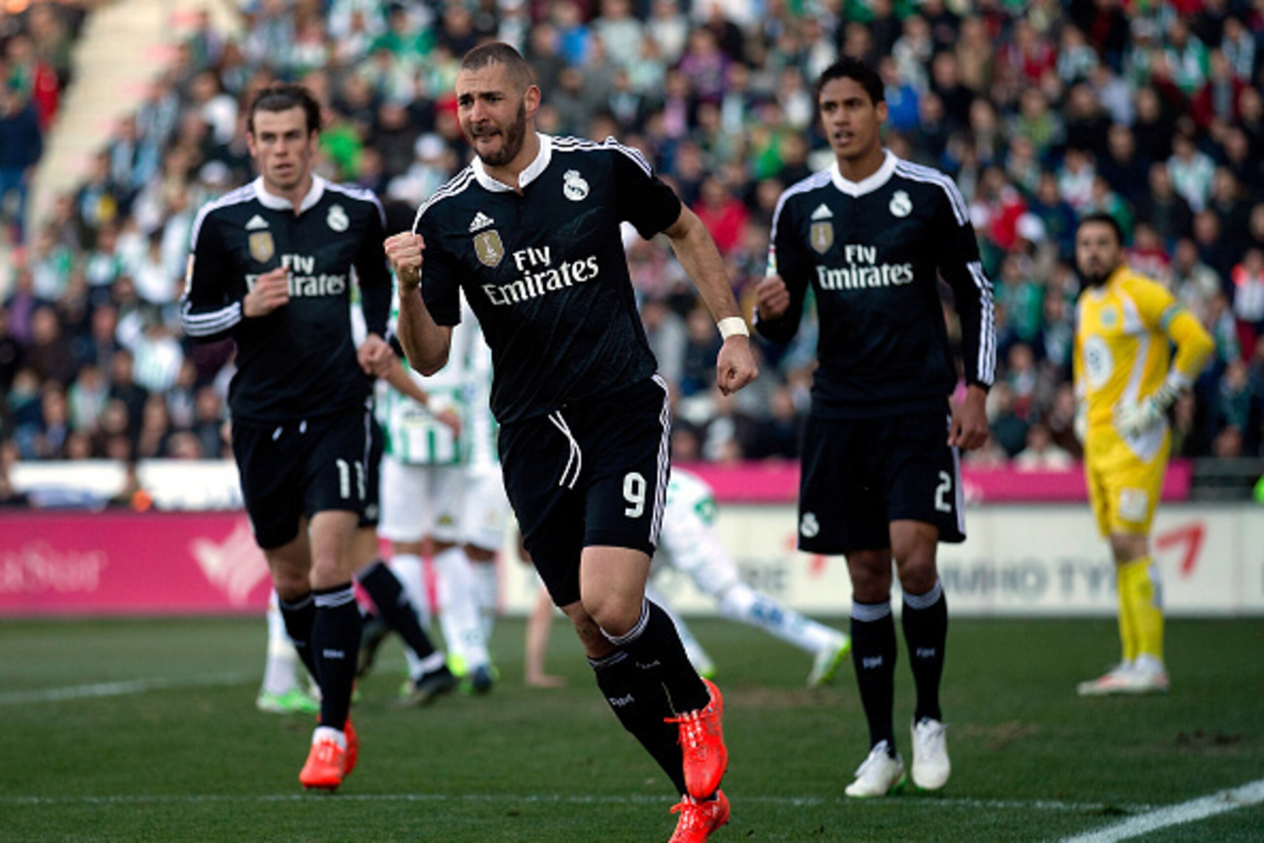 CORDOBA, SPAIN - JANUARY 24:  Karim Benzema of Real Madrid CF celebrates scoring their opening goal during the La Liga match between Cordoba CF and Real Madrid CF at El Arcangel stadium on January 24, 2015 in Cordoba, Spain.  (Photo by Gonzalo Arroyo More