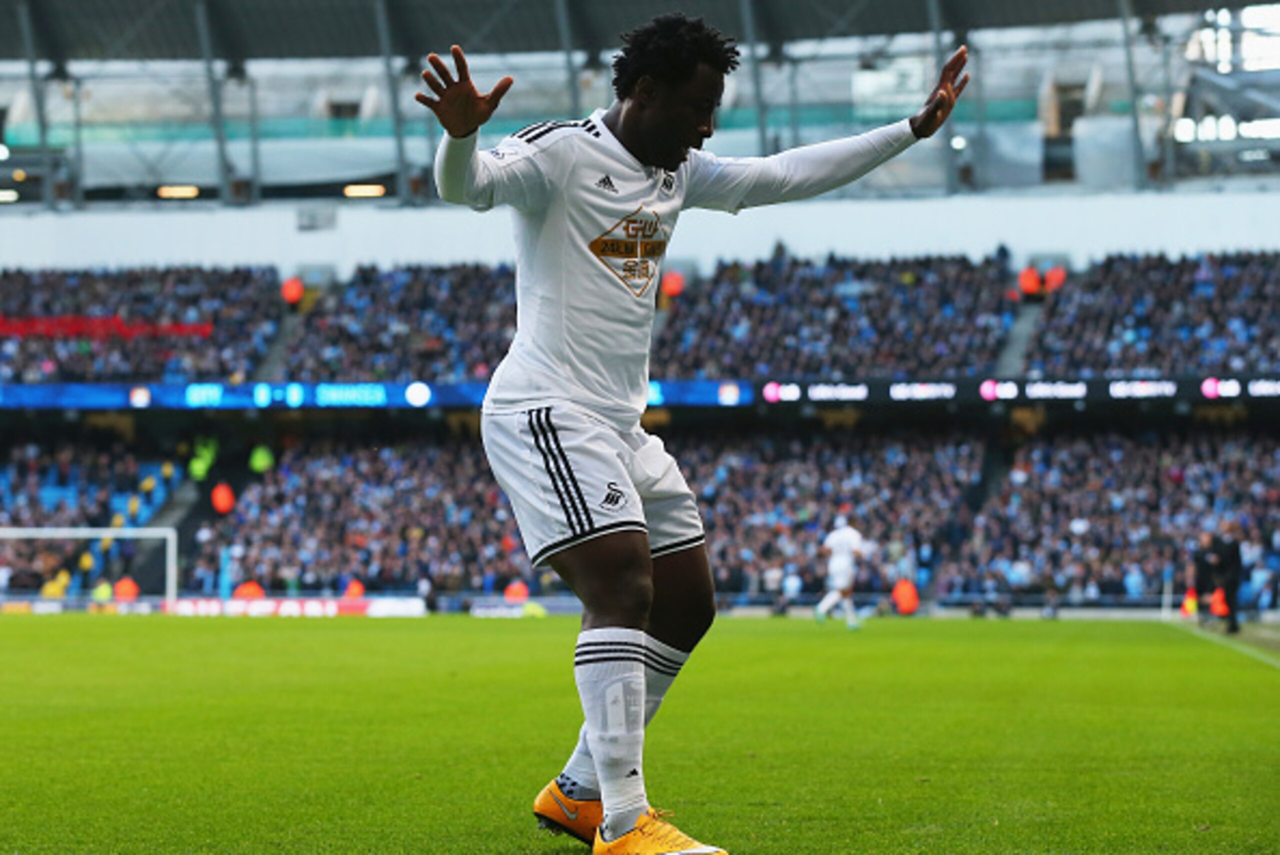 MANCHESTER, ENGLAND - NOVEMBER 22:  Wilfried Bony of Swansea City celebrates his opening goal during the Barclays Premier League match between Manchester City and Swansea City at Etihad Stadium on November 22, 2014 in Manchester, England.  (Photo by Alex 