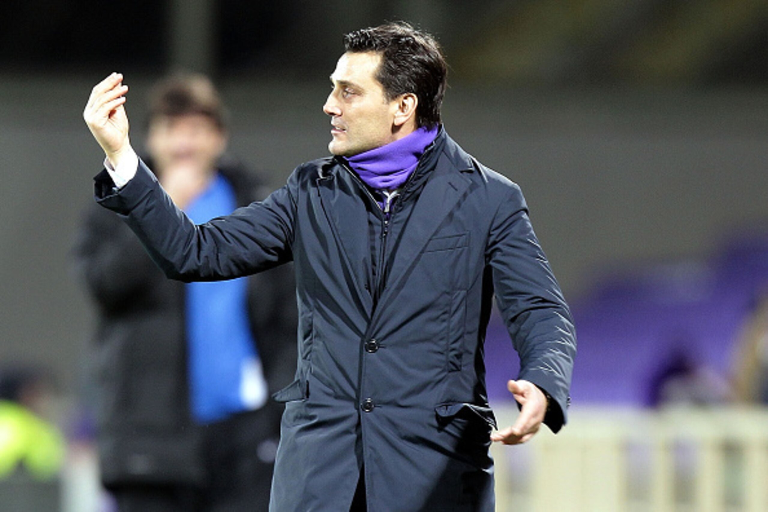 FLORENCE, ITALY - JANUARY 21: Vincenzo Montella head coach of AFC Fiorentina gestures during the TIM Cup match between the TIM Cup match between ACF Fiorentina and Atalanta BC at Artemio Franchi on January 21, 2015 in Florence, Italy.  (Photo by Gabriele 