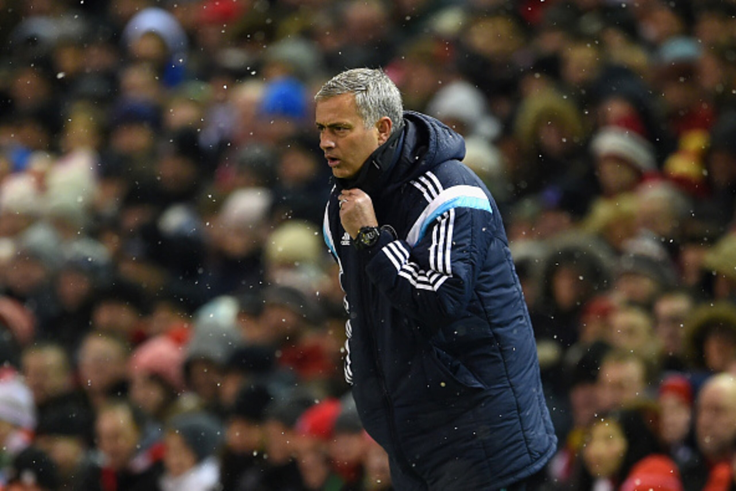 LIVERPOOL, ENGLAND - JANUARY 20:  Jose Mourinho manager of Chelsea gives direction during the Capital One Cup Semi-Final first leg match between Liverpool and Chelsea at Anfield on January 20, 2015 in Liverpool, England.  (Photo by Michael Regan/Getty Ima