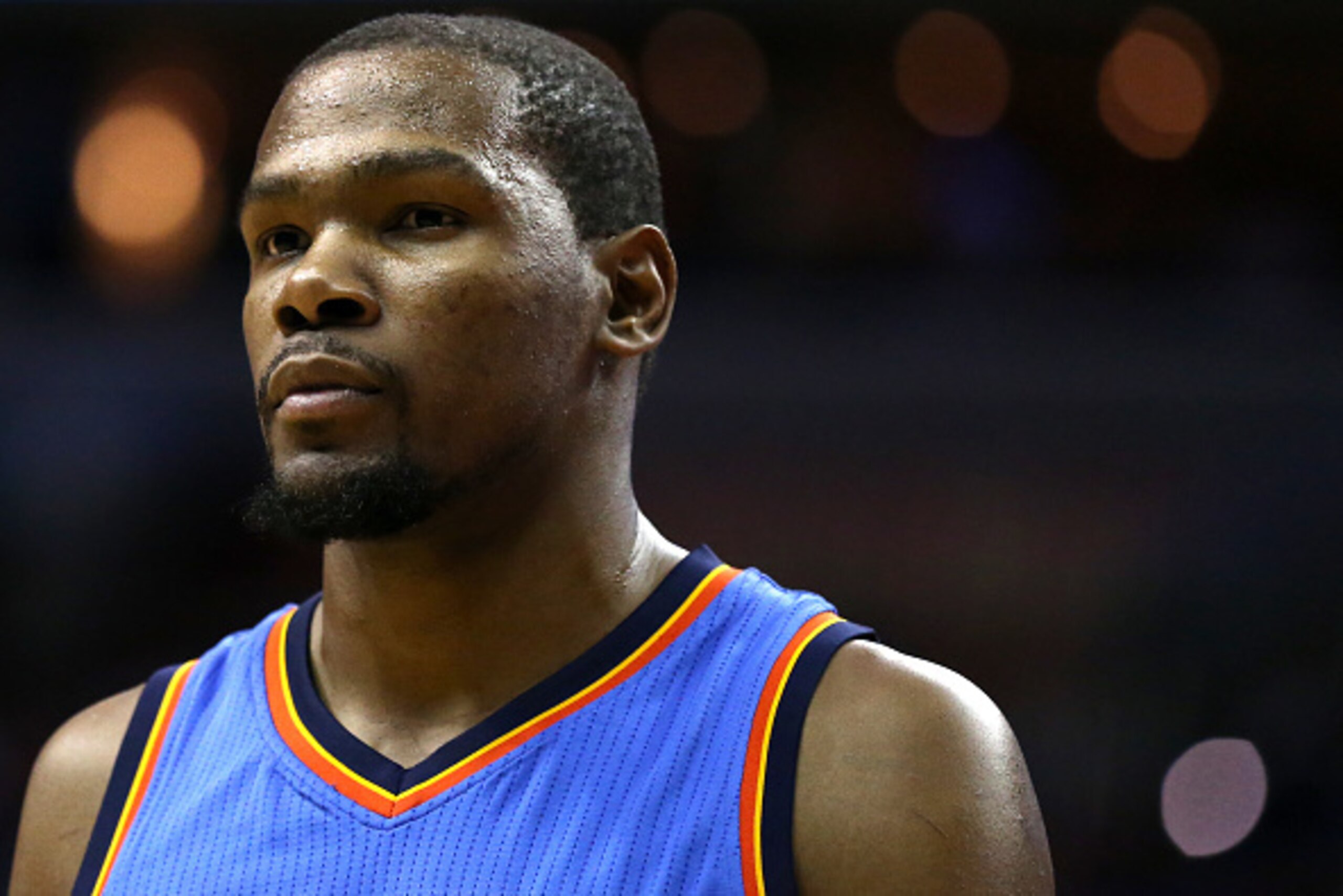 WASHINGTON, DC - JANUARY 21: Kevin Durant #35 of the Oklahoma City Thunder looks on against the Washington Wizards in the second half at Verizon Center on January 21, 2015 in Washington, DC. NOTE TO USER: User expressly acknowledges and agrees that, by do WASHINGTON, DC - JANUARY 21: Kevin Durant #35 of the Oklahoma City Thunder looks on against the Washington Wizards in the second half at Verizon Center on January 21, 2015 in Washington, DC. NOTE TO USER: User expressly acknowledges and agrees that, by do