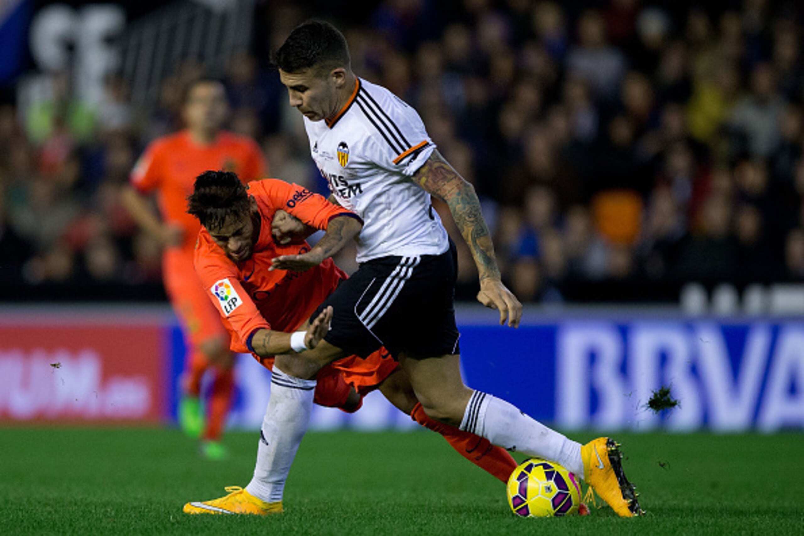 VALENCIA, SPAIN - NOVEMBER 30:  Neymar JR. (L) of FC Barcelona is tackled by Nicolas Otamendi (R) of Valencia CF  during the La Liga match between Valencia CF and FC Barcelona at Estadi de Mestalla on November 30, 2014 in Valencia, Spain.  (Photo by Gonza