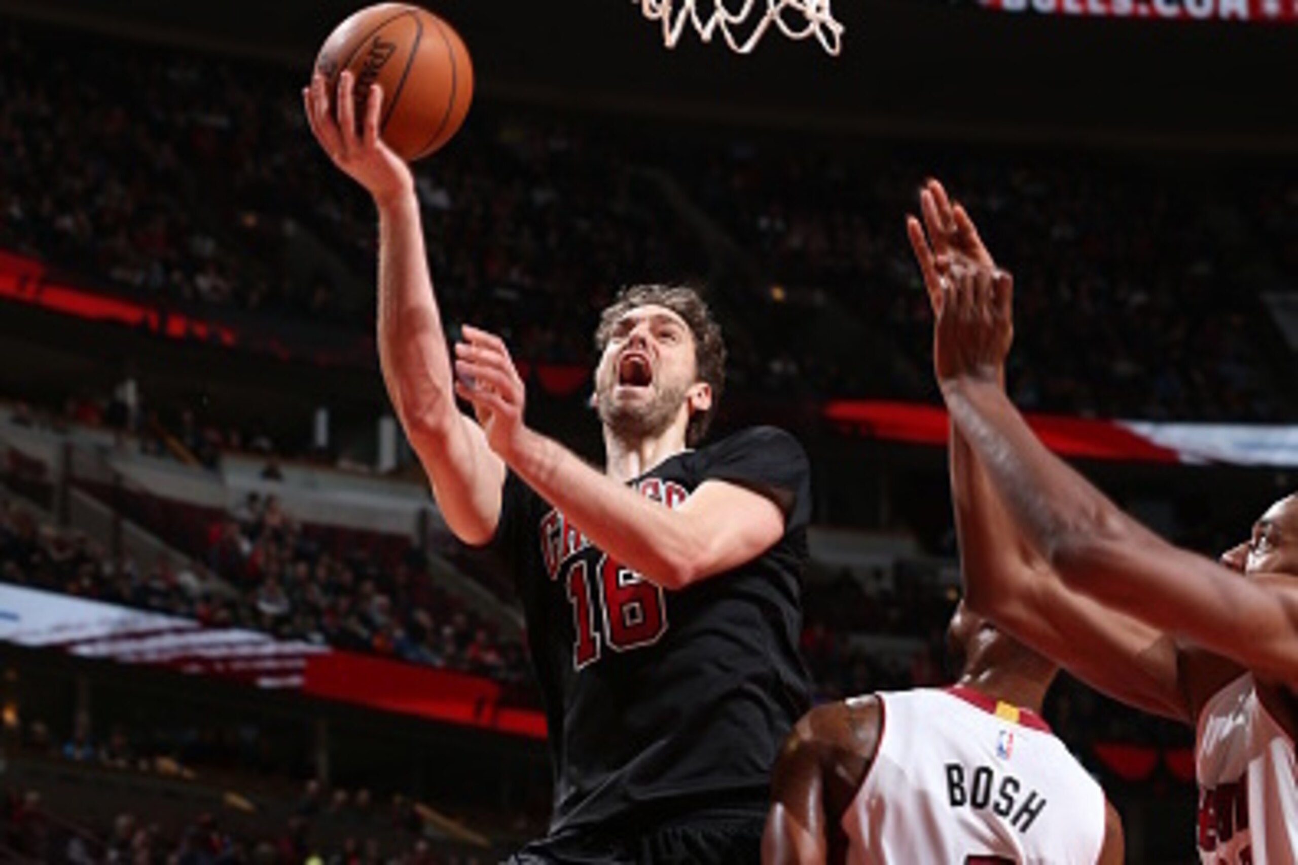 CHICAGO, IL - JANUARY 25:  Pau Gasol #16 of the Chicago Bulls shoots the ball against the Miami Heat during the game on January 25, 2015 at the United Center in Chicago, Illinois. NOTE TO USER: User expressly acknowledges and agrees that, by downloading a