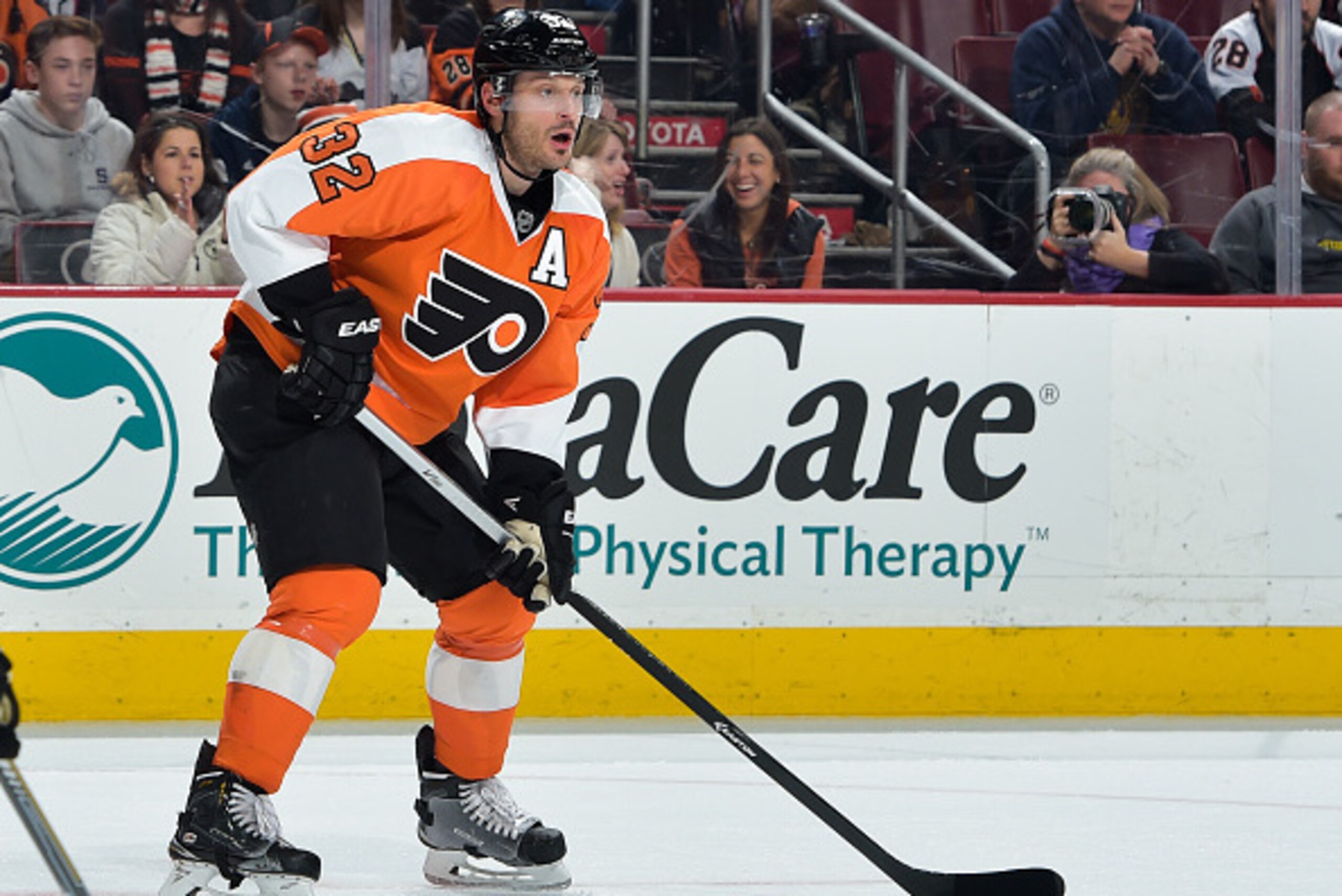PHILADELPHIA, PA - JANUARY 20: Mark Streit #32 of the Philadelphia Flyers skates against the Pittsburgh Penguins at the Wells Fargo Center on January 20, 2015 in Philadelphia, Pennsylvania. The Flyers won 3-2 in overtime. (Photo by Drew Hallowell/Getty Im PHILADELPHIA, PA - JANUARY 20: Mark Streit #32 of the Philadelphia Flyers skates against the Pittsburgh Penguins at the Wells Fargo Center on January 20, 2015 in Philadelphia, Pennsylvania. The Flyers won 3-2 in overtime. (Photo by Drew Hallowell/Getty Im