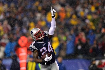 FOXBORO, MA - JANUARY 18:  Darrelle Revis #24 of the New England Patriots celebrates after an interception in the third quarter against the Indianapolis Colts of the 2015 AFC Championship Game at Gillette Stadium on January 18, 2015 in Foxboro, Massachuse