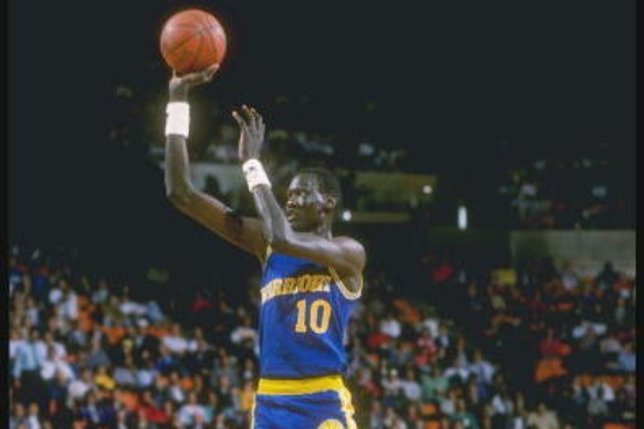 1988-1989:  Manute Bol of the Golden State Warriors shoots the basketball. Mandatory Credit: Tim de Frisco  /Allsport