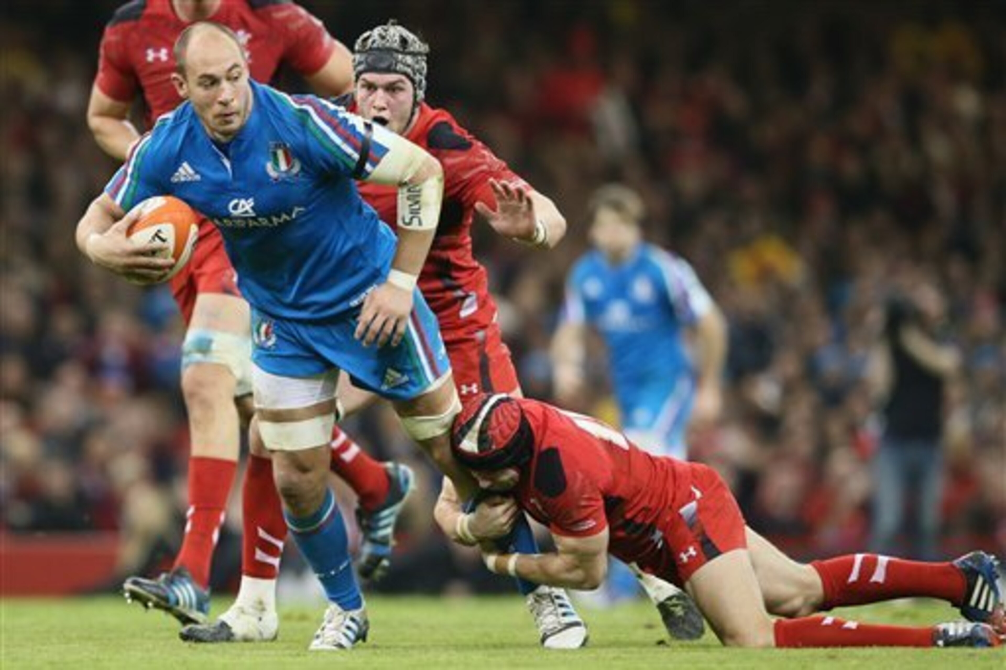 Parisse is Italy's biggest threat, and can drive the Azzurri forward with his incisive passing and powerful runs.