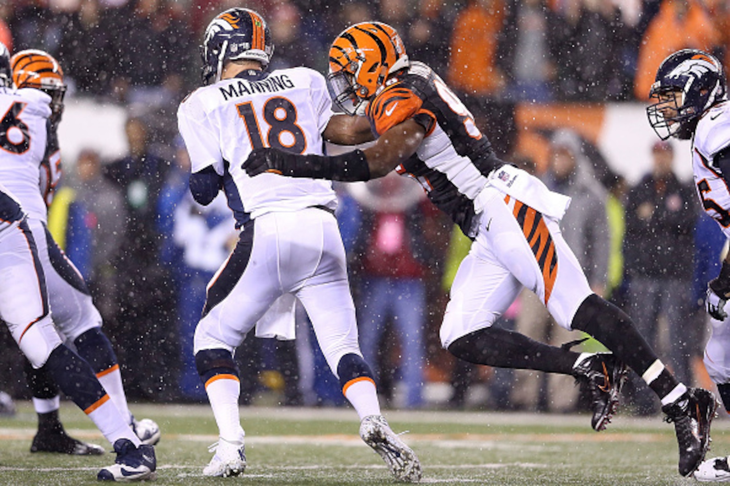 CINCINNATI, OH - DECEMBER 22: Carlos Dunlap #96 of the Cincinnati Bengals sacks Peyton Manning #18 of the Denver Broncos during the fourth quarter at Paul Brown Stadium on December 22, 2014 in Cincinnati, Ohio. Cincinnati defeated Denver 37-28. (Photo by CINCINNATI, OH - DECEMBER 22: Carlos Dunlap #96 of the Cincinnati Bengals sacks Peyton Manning #18 of the Denver Broncos during the fourth quarter at Paul Brown Stadium on December 22, 2014 in Cincinnati, Ohio. Cincinnati defeated Denver 37-28. (Photo by