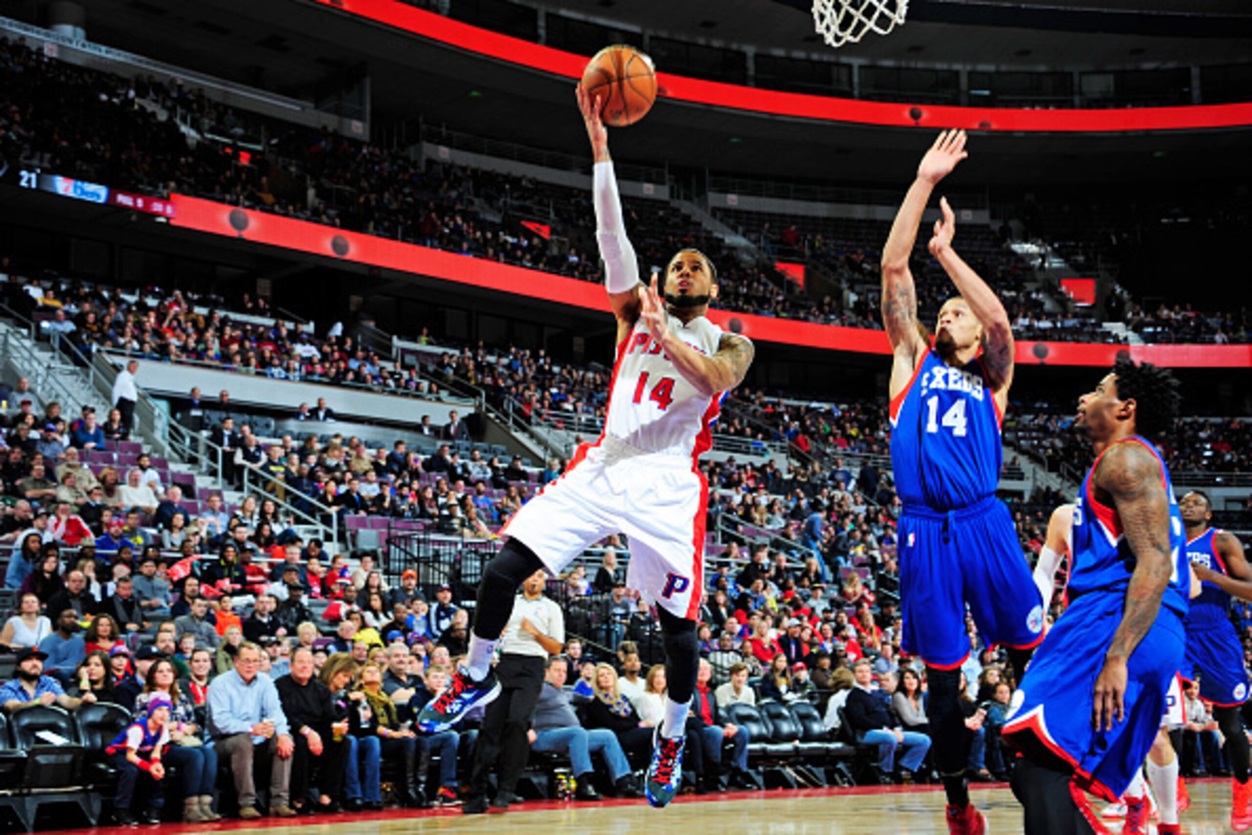 AUBURN HILLS, MI - JANUARY 17:  D.J. Augustin #14 of the Detroit Pistons shoots the ball against the Philadelphia 76ers during the game on January 17, 2015 at The Palace of Auburn Hills in Auburn Hills, Michigan. NOTE TO USER: User expressly acknowledges 