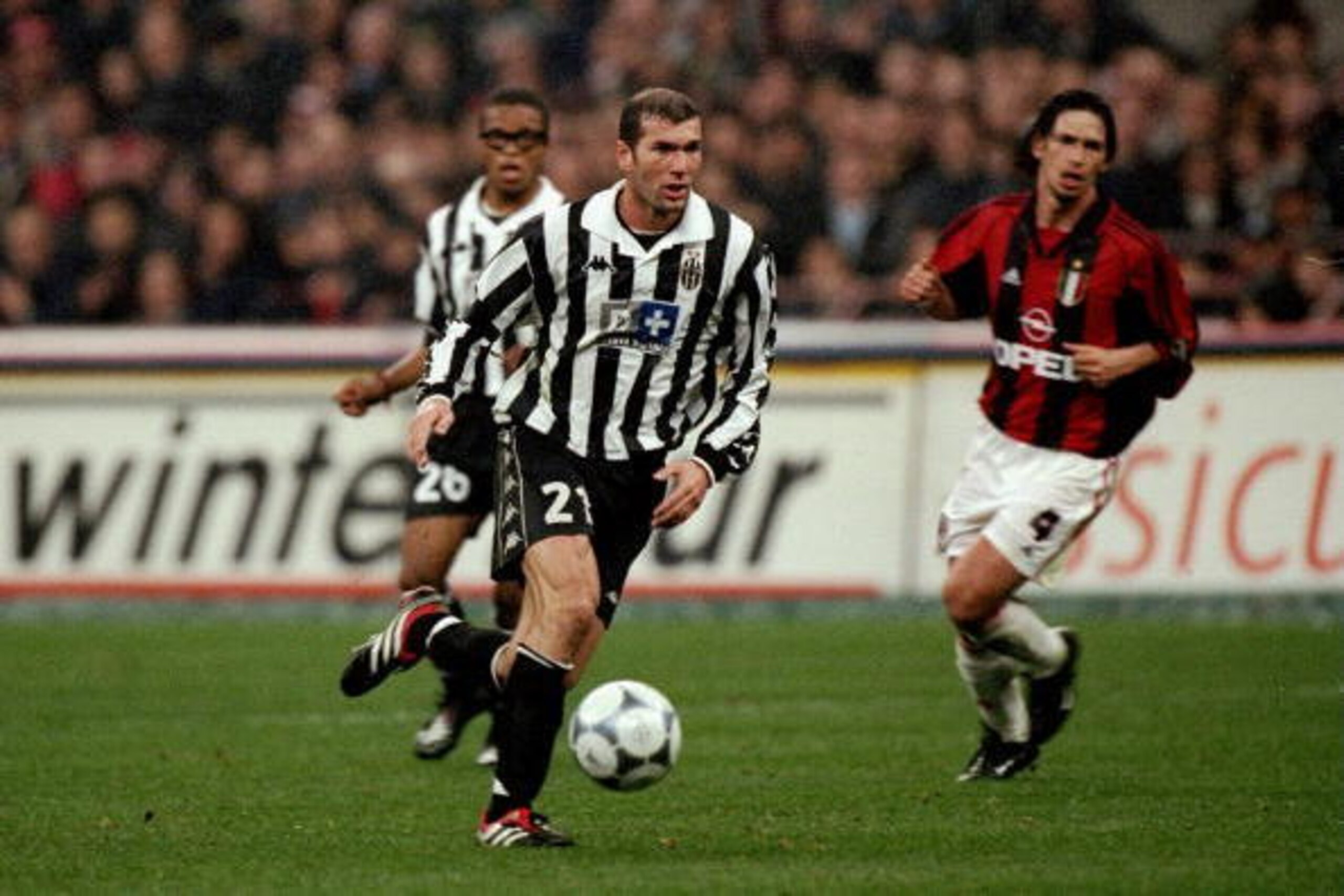 24 Mar 2000:   Zinedine Zidane of Juventus during the Italian Serie A game between Milan and Juventus at the San Siro stadium in Milan, Italy. \ The game finished 2-0 to Milan. \ Mandatory Credit: Claudio Villa /Allsport