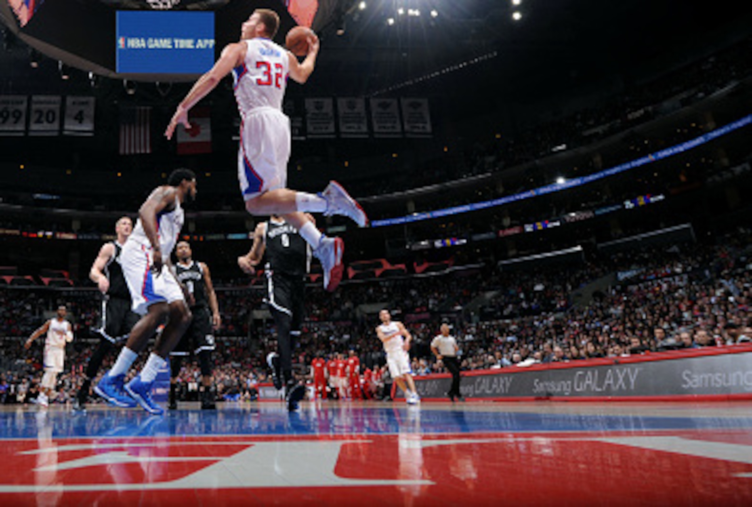 LOS ANGELES, CA - JANUARY 22: Blake Griffin #32 of the Los Angeles Clippers dunks against the Brooklyn Nets on January 22, 2014 at STAPLES Center in Los Angeles, California. NOTE TO USER: User expressly acknowledges and agrees that, by downloading and/or 