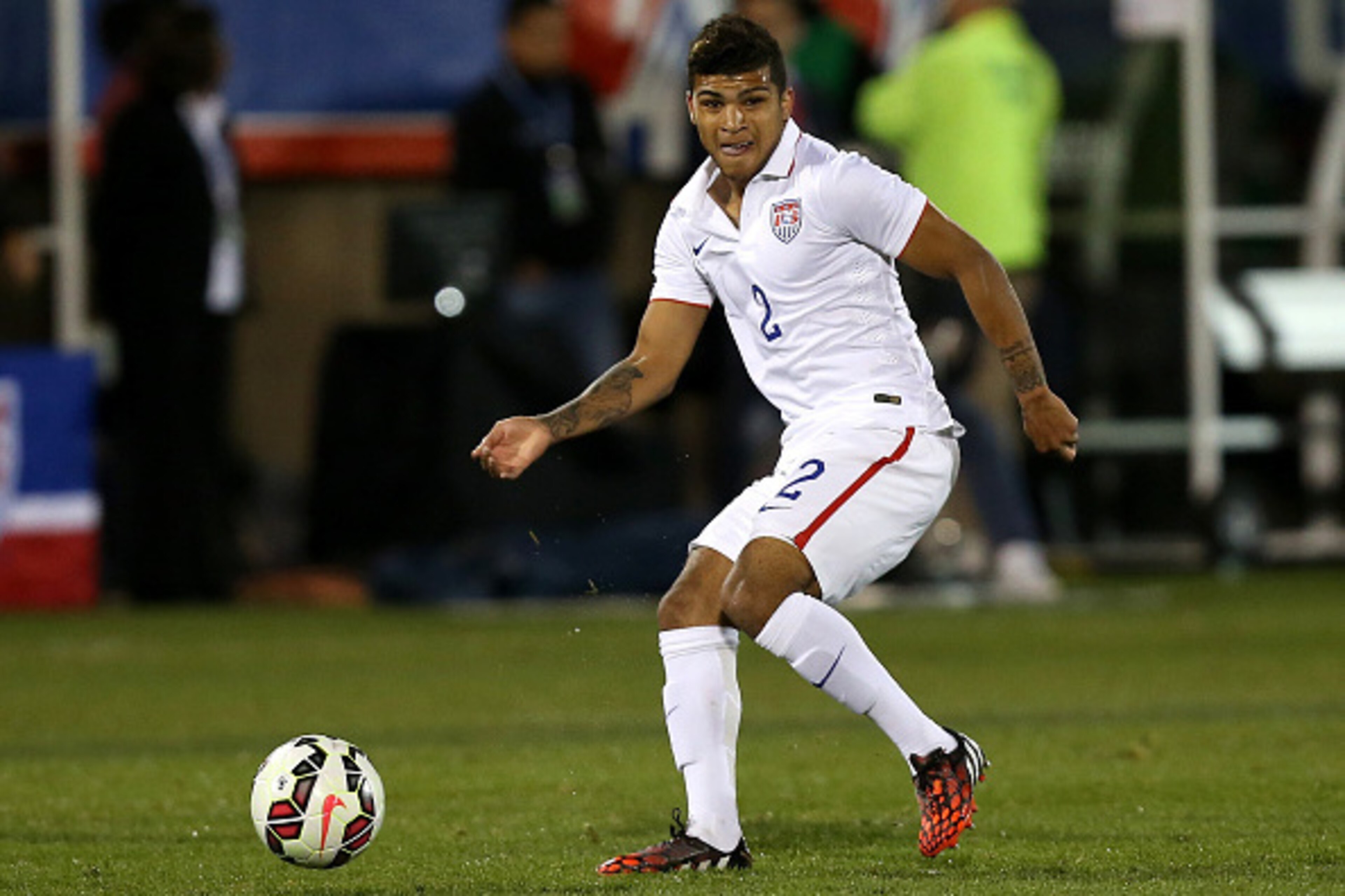 EAST HARTFORD, CT - OCTOBER 10: DeAndre Yedlin #2 of the United States makes a pass against Ecuador during an international friendly at Rentschler Field on October 10, 2014 in East Hartford, Connecticut.  (Photo by Mike Lawrie/Getty Images)