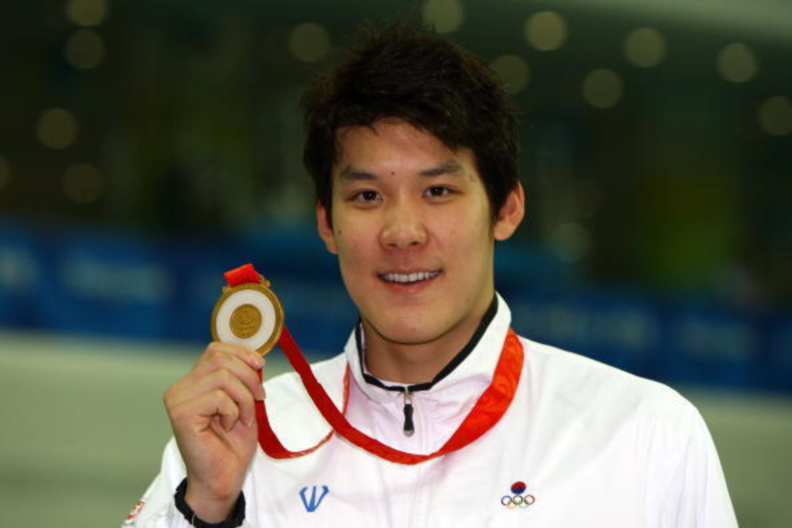 BEIJING - AUGUST 10:  Park Taehwan of South Korea poses with the gold medal during the medal ceremony for the Men's 400m Freestyle event held at the National Aquatics Center during day 2 of the Beijing 2008 Olympic Games on August 10, 2008 in Beijing, Chi