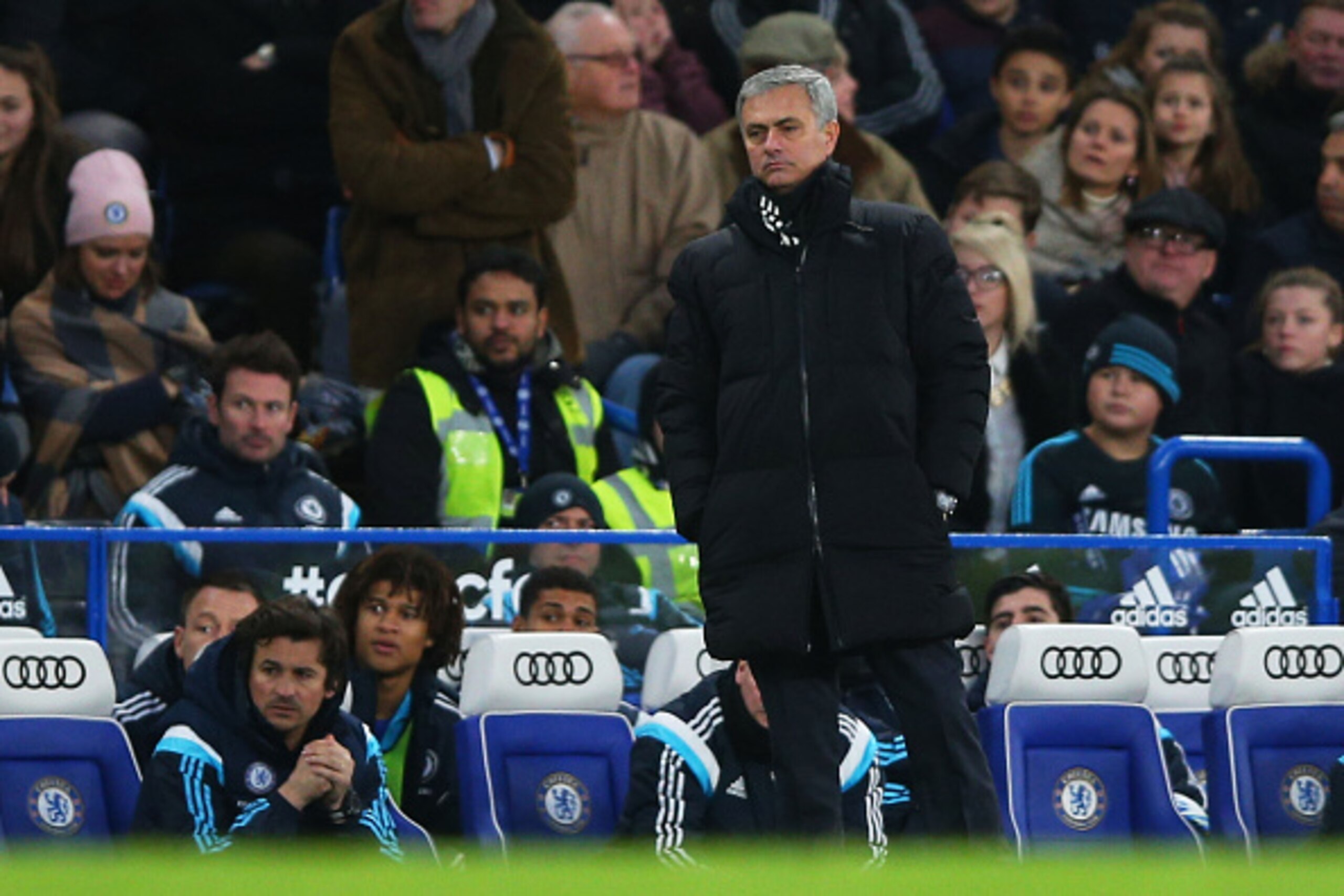 LONDON, ENGLAND - JANUARY 24:  Jose Mourinho manager of Chelsea looks on during the FA Cup Fourth Round match between Chelsea and Bradford City at Stamford Bridge on January 24, 2015 in London, England.  (Photo by Paul Gilham/Getty Images)