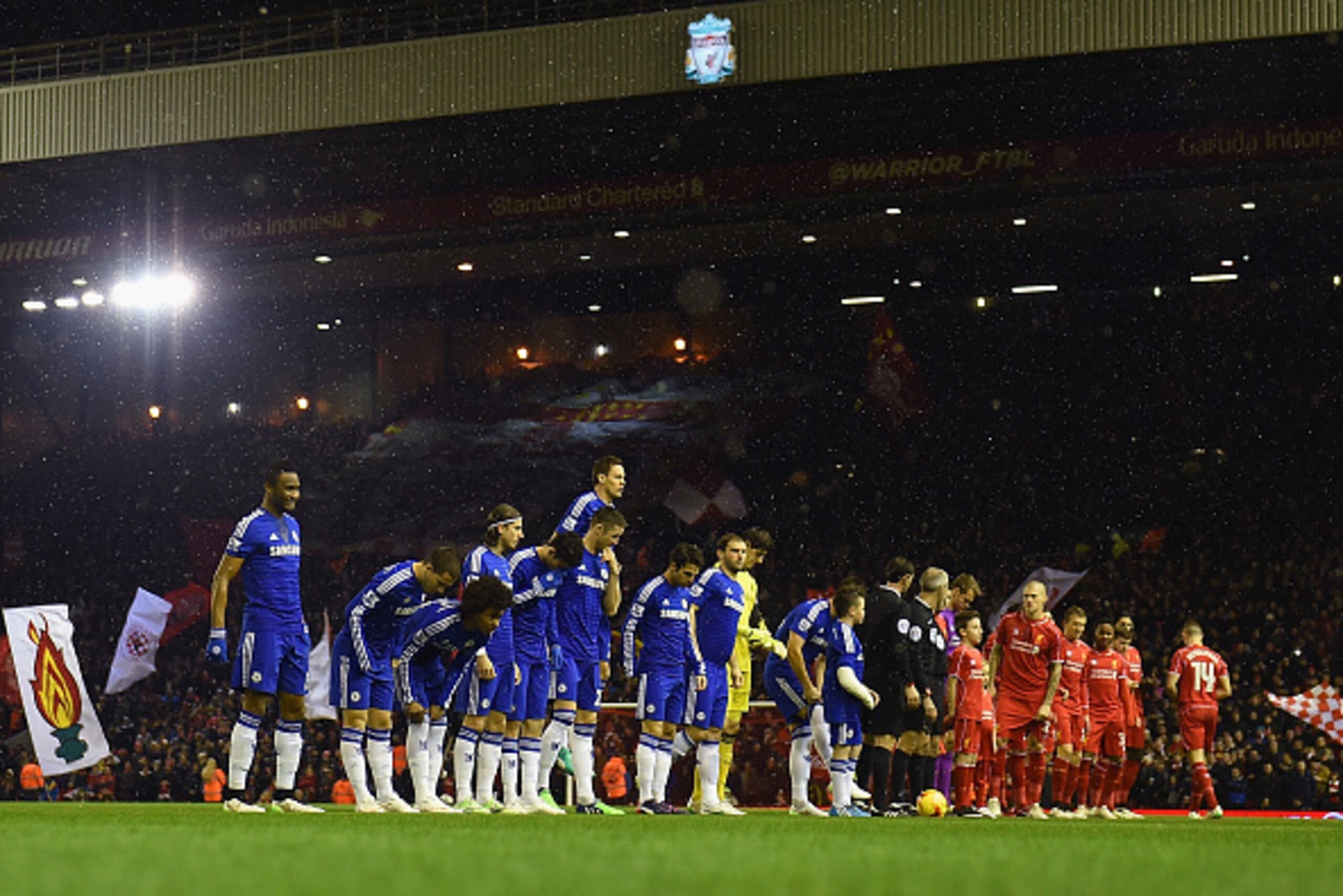 LIVERPOOL, ENGLAND - JANUARY 20: The teams line up prior to the Capital One Cup Semi-Final first leg match between Liverpool and Chelsea at Anfield on January 20, 2015 in Liverpool, England.  (Photo by Michael Regan/Getty Images)