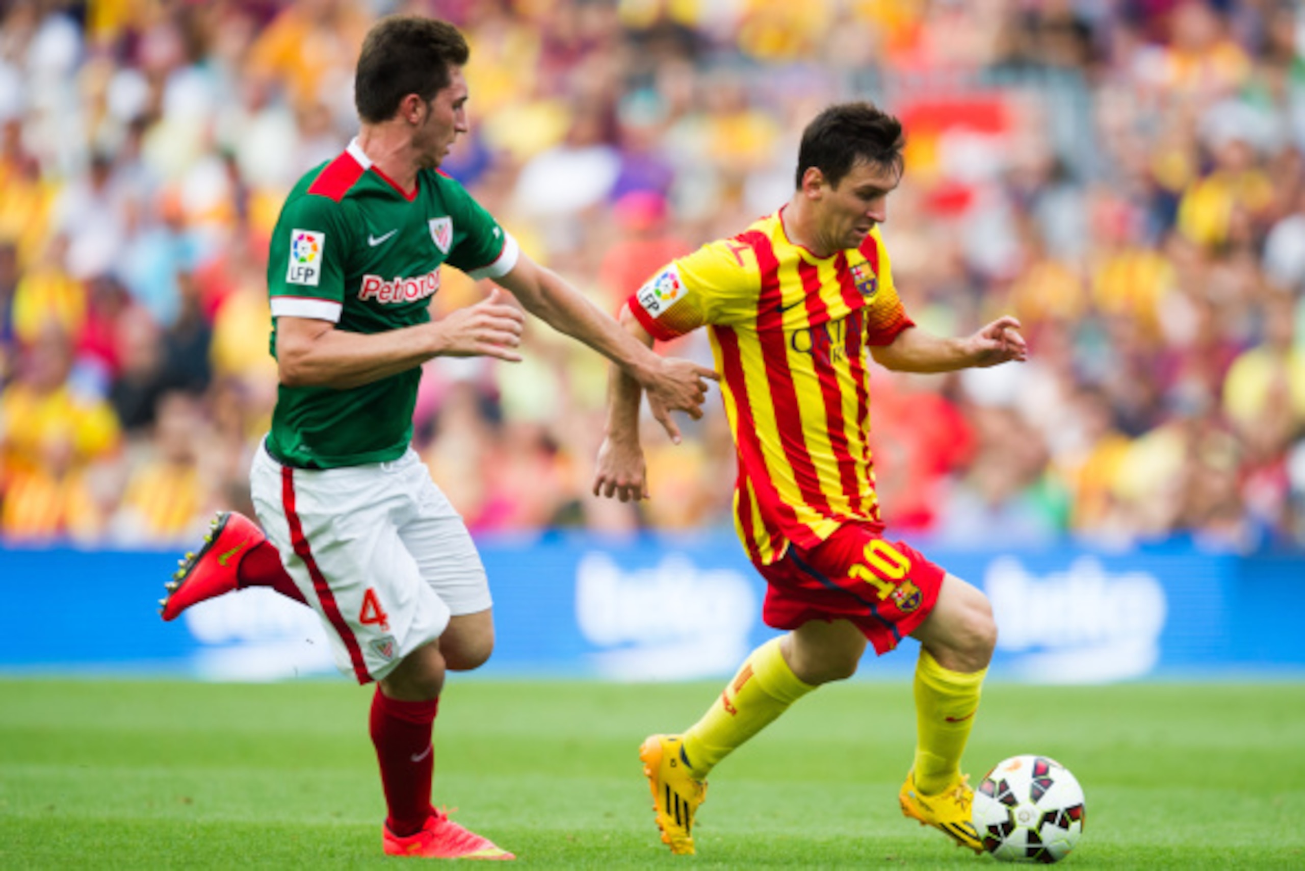 BARCELONA, SPAIN - SEPTEMBER 13: Lionel Messi (R) of FC Barcelona runs with the ball close to Aymeric Laporte of Athletic Club during the La Liga match between FC Barcelona and Athletic Club at Camp Nou on September 13, 2014 in Barcelona, Spain. (Photo by BARCELONA, SPAIN - SEPTEMBER 13: Lionel Messi (R) of FC Barcelona runs with the ball close to Aymeric Laporte of Athletic Club during the La Liga match between FC Barcelona and Athletic Club at Camp Nou on September 13, 2014 in Barcelona, Spain. (Photo by