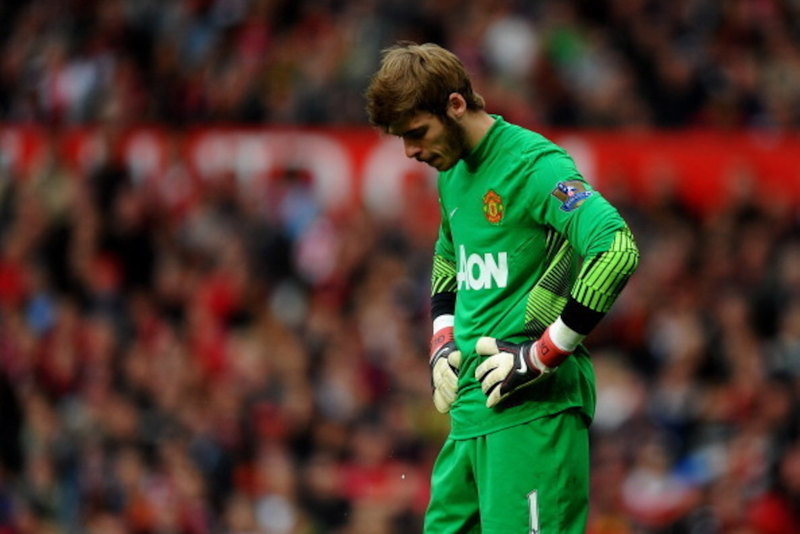 MANCHESTER, ENGLAND - OCTOBER 23:  David de Gea of Manchester United looks dejected during the Barclays Premier League match between Manchester United and Manchester City at Old Trafford on October 23, 2011 in Manchester, England.  (Photo by Laurence Grif