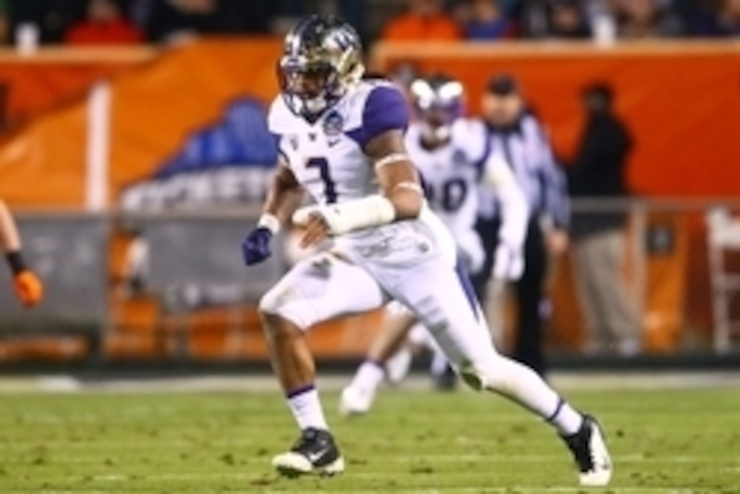 Jan 2, 2015; Tempe, AZ, USA; Washington Huskies linebacker Shaq Thompson (7) against the Oklahoma State Cowboys in the 2015 Cactus Bowl at Sun Devil Stadium. Oklahoma State defeated Washington 30-22. Mandatory Credit: Mark J. Rebilas-USA TODAY Sports
