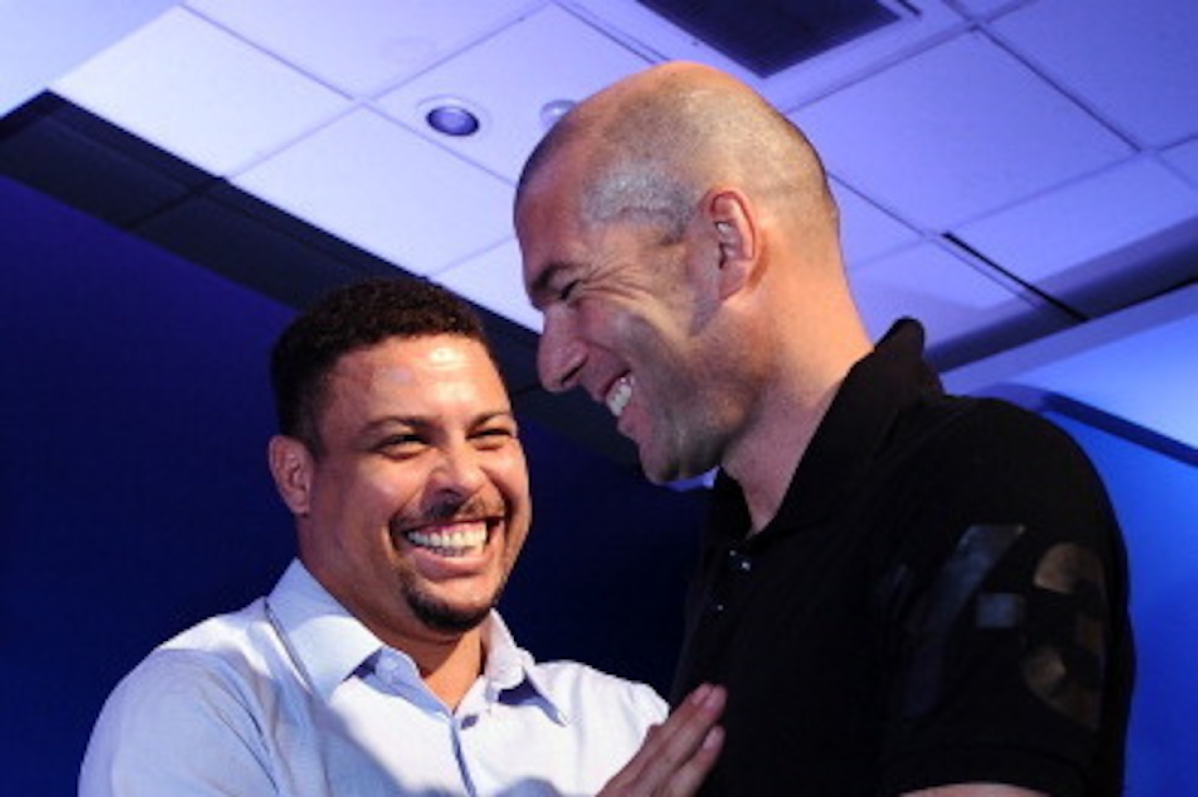 COSTA DO SAUIPE, BAHIA - DECEMBER 05: Zinedine Zidane (R) greets Ronaldo on stage after the FIFA World Cup Ambassadors Press Conference during a media day ahead of the 2014 FIFA World Cup Draw at Costa do Sauipe Resort on December 5, 2013 in Costa do Sau COSTA DO SAUIPE, BAHIA - DECEMBER 05: Zinedine Zidane (R) greets Ronaldo on stage after the FIFA World Cup Ambassadors Press Conference during a media day ahead of the 2014 FIFA World Cup Draw at Costa do Sauipe Resort on December 5, 2013 in Costa do Sau
