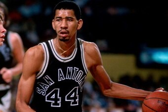 BOSTON, MA - 1979:  George Gervin #44 of the San Antonio Spurs dribbles the ball against the Boston Celtics circa 1979 at the Boston Garden in Boston, Massachussets. NOTE TO USER: User expressly acknowledges and agrees that, by downloading and or using th