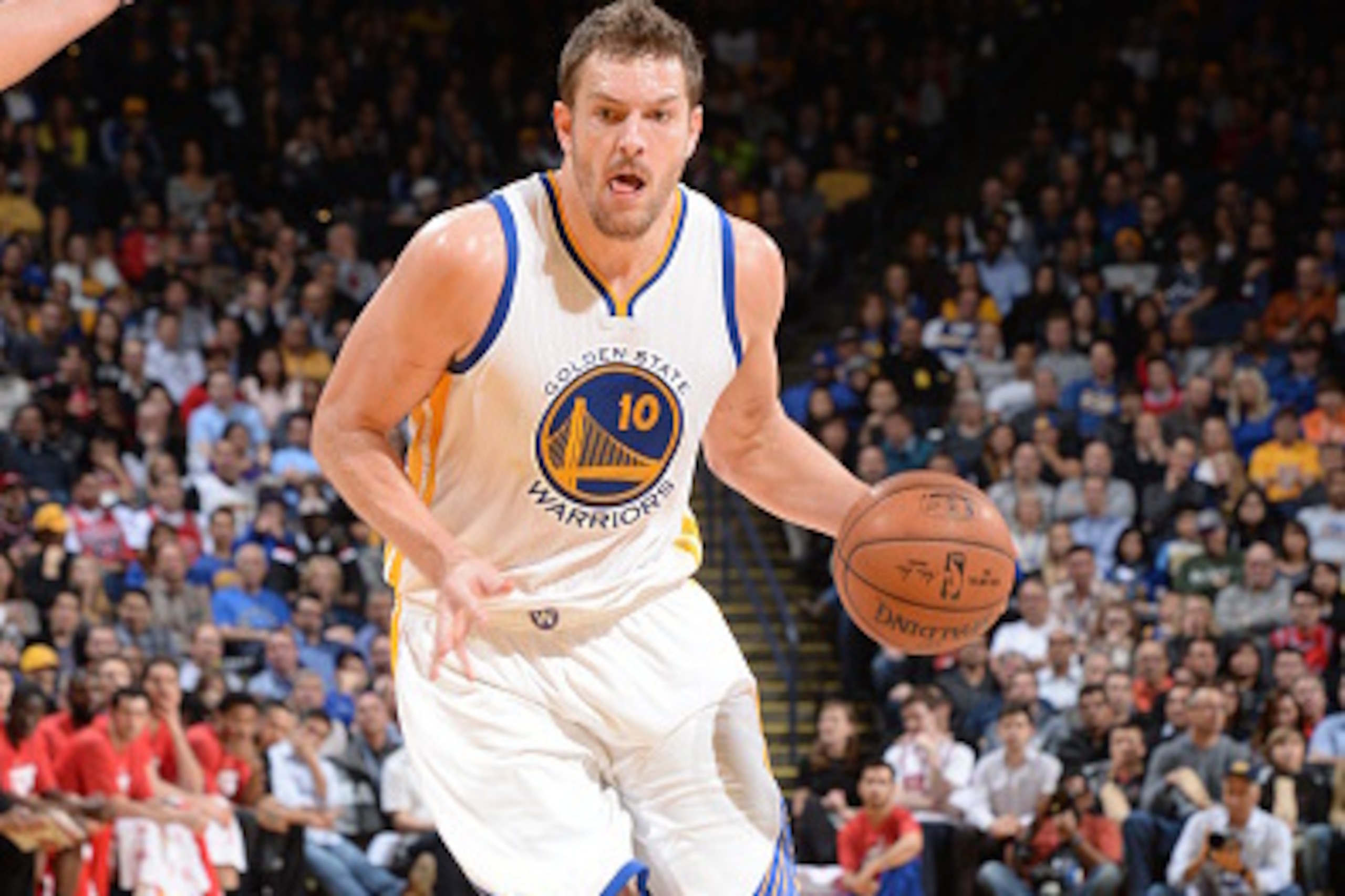 OAKLAND, CA - JANUARY 27: David Lee #10 of the Golden State Warriors drives to the basket against the Chicago Bulls on January 27, 2015 at ORACLE Arena in Oakland, California. NOTE TO USER: User expressly acknowledges and agrees that, by downloading and OAKLAND, CA - JANUARY 27: David Lee #10 of the Golden State Warriors drives to the basket against the Chicago Bulls on January 27, 2015 at ORACLE Arena in Oakland, California. NOTE TO USER: User expressly acknowledges and agrees that, by downloading and