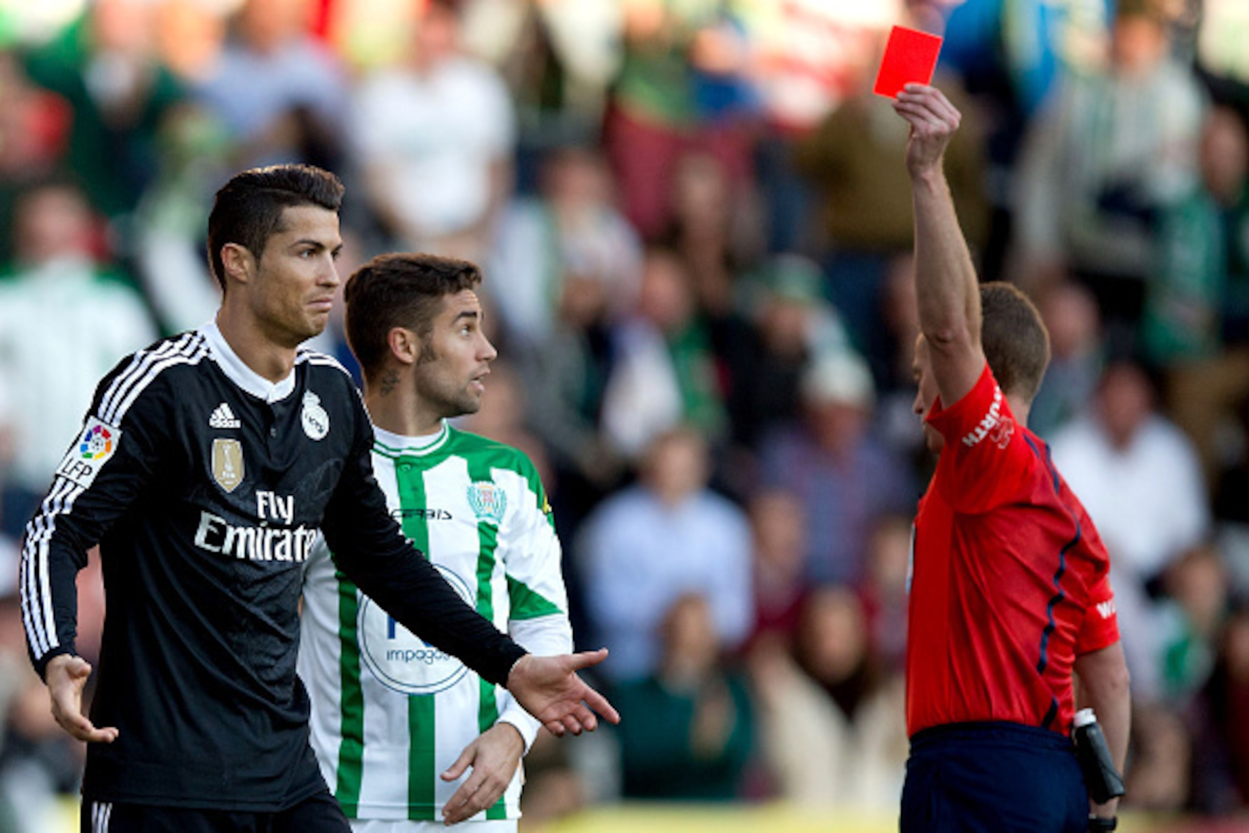 CORDOBA, SPAIN - JANUARY 24: Referee Hernandez Hernandez (L) shows the red card to Cristiano Ronaldo (L) of Real Madrid CF during the La Liga match between Cordoba CF and Real Madrid CF at El Arcangel stadium on January 24, 2015 in Cordoba, Spain.  (Photo