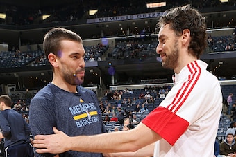 MEMPHIS, TN - DECEMBER 19:  Marc Gasol #33 of the Memphis Grizzlies speaks with his brother Pau Gasol #16 of the Chicago Bulls on December 19, 2014 at the FedExForum in Memphis, Tennessee.  NOTE TO USER: User expressly acknowledges and agrees that, by dow