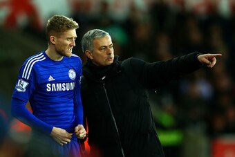 SWANSEA, WALES - JANUARY 17:  Jose Mourinho, manager of Chelsea speaks with Andre Schuerrle of Chelsea as he prepares to gon on during the Barclays Premier League match between Swansea City and Chelsea at Liberty Stadium on January 17, 2015 in Swansea, Wa