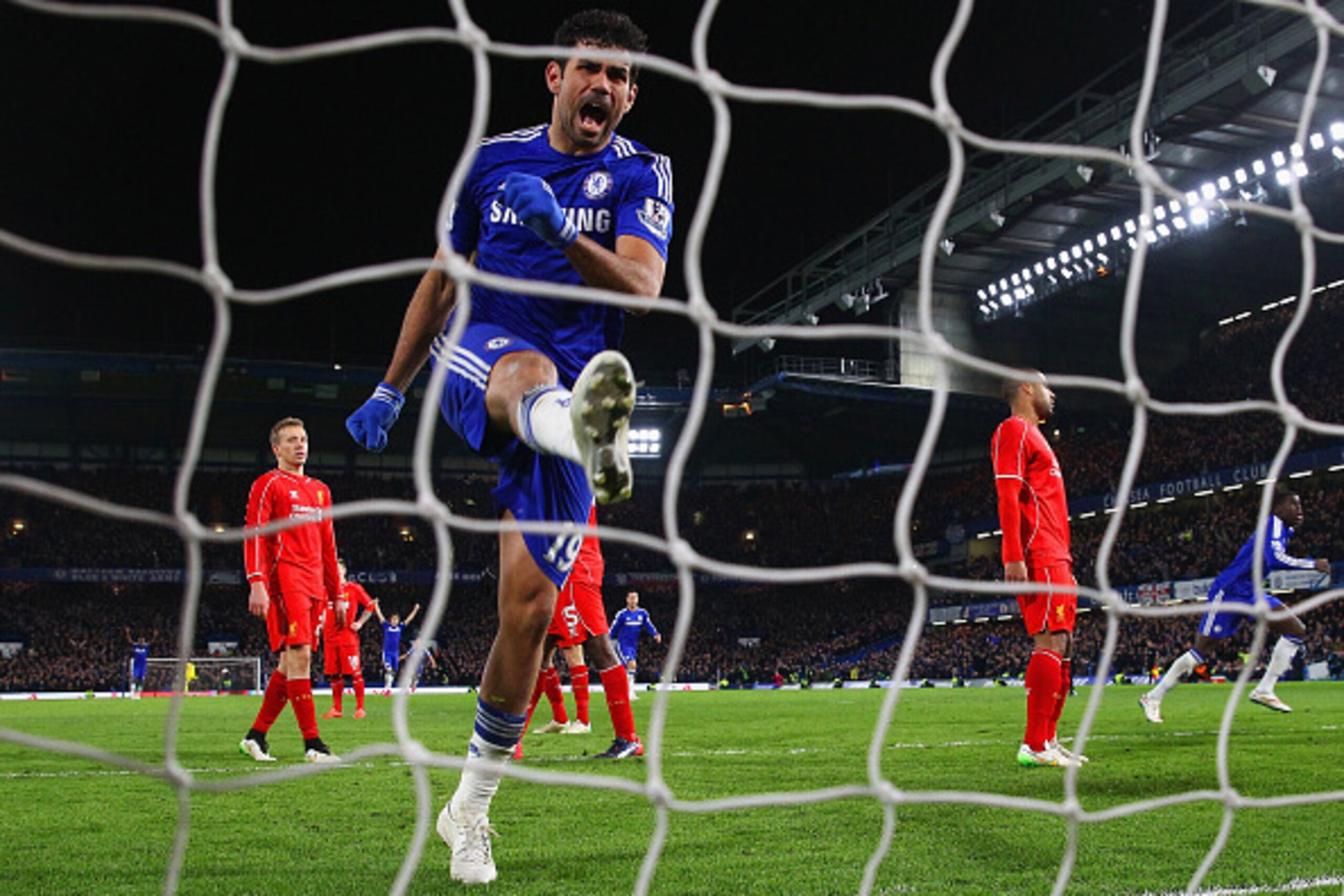 LONDON, ENGLAND - JANUARY 27:  Diego Costa of Chelse celebrates after Branislav Ivanovic of Chelsea scored the opening goal during the Capital One Cup Semi-Final second leg between Chelsea and Liverpool at Stamford Bridge on January 27, 2015 in London, En