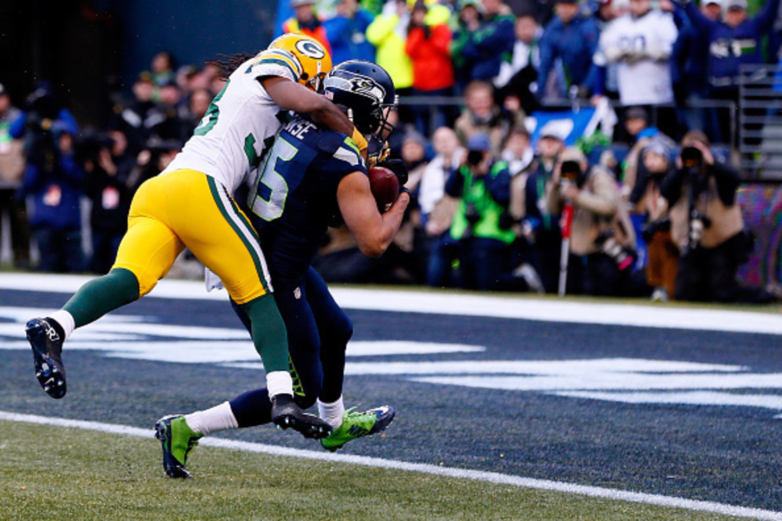 SEATTLE, WA - JANUARY 18:  Jermaine Kearse #15 of the Seattle Seahawks catches a 35 yard game-winning touchdown in overtime against the Green Bay Packers during the 2015 NFC Championship game at CenturyLink Field on January 18, 2015 in Seattle, Washington